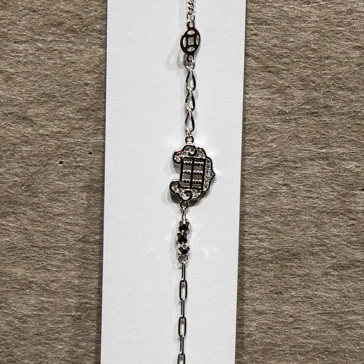 S925 Plain Silver Moonlight Imperial Pattern · Light Luxury Retro Court Crescent Moon Flowing Light Diamond-Encrusted Fine Chain Bracelet Application Scenario