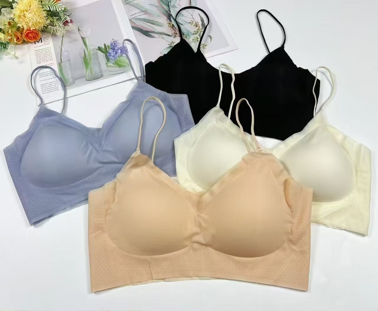182# Women's halter Vest for export to the Middle East and Africa. Seamless foundation, underwear, jelly, soft support, ultra-thin and fine shoulder straps, fixed cup halter vest, QNI details Picture