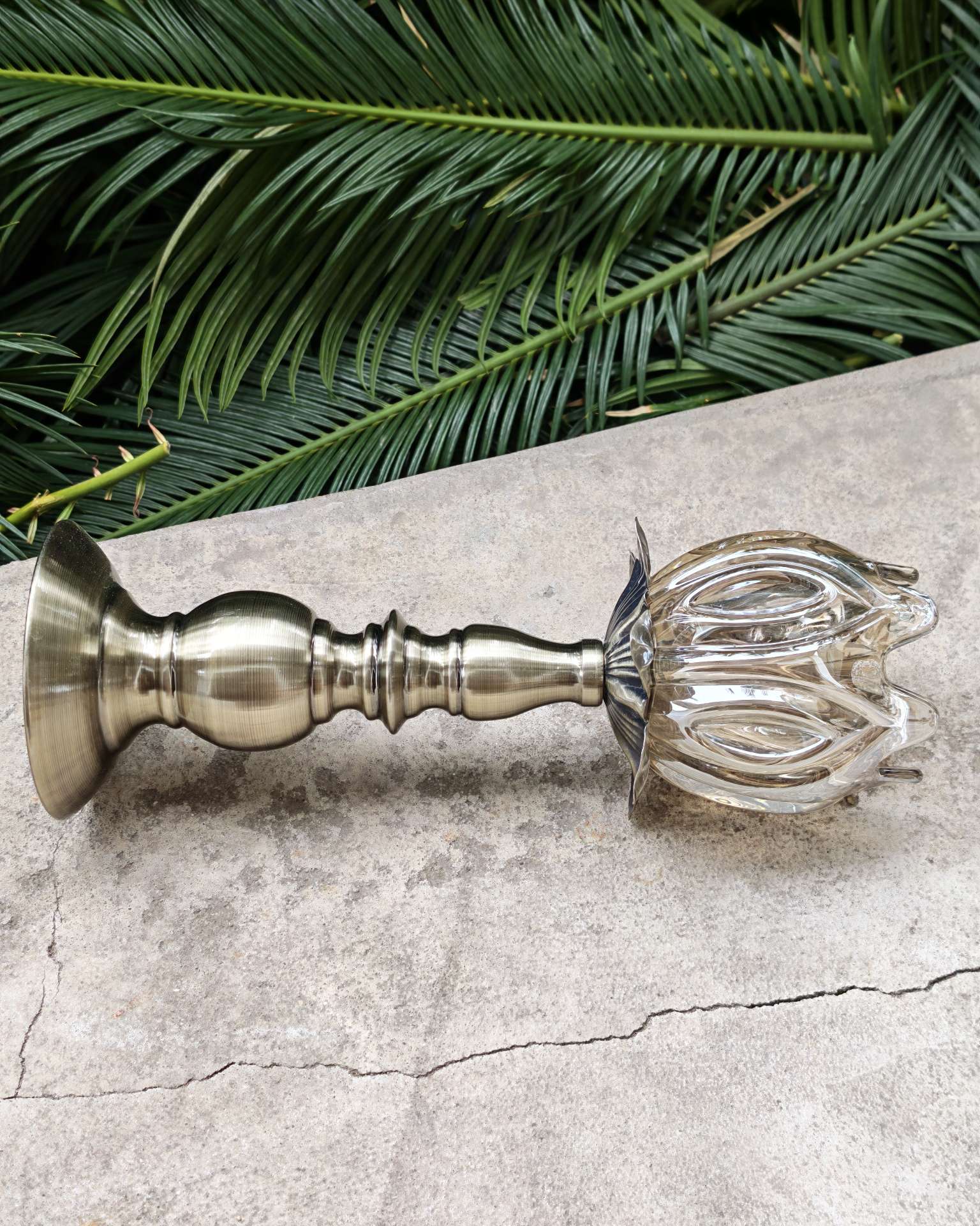 New Chinese-style metal glass candlestick ornaments, modern living room model room, entrance hall, office, hotel decoration detail image 2
