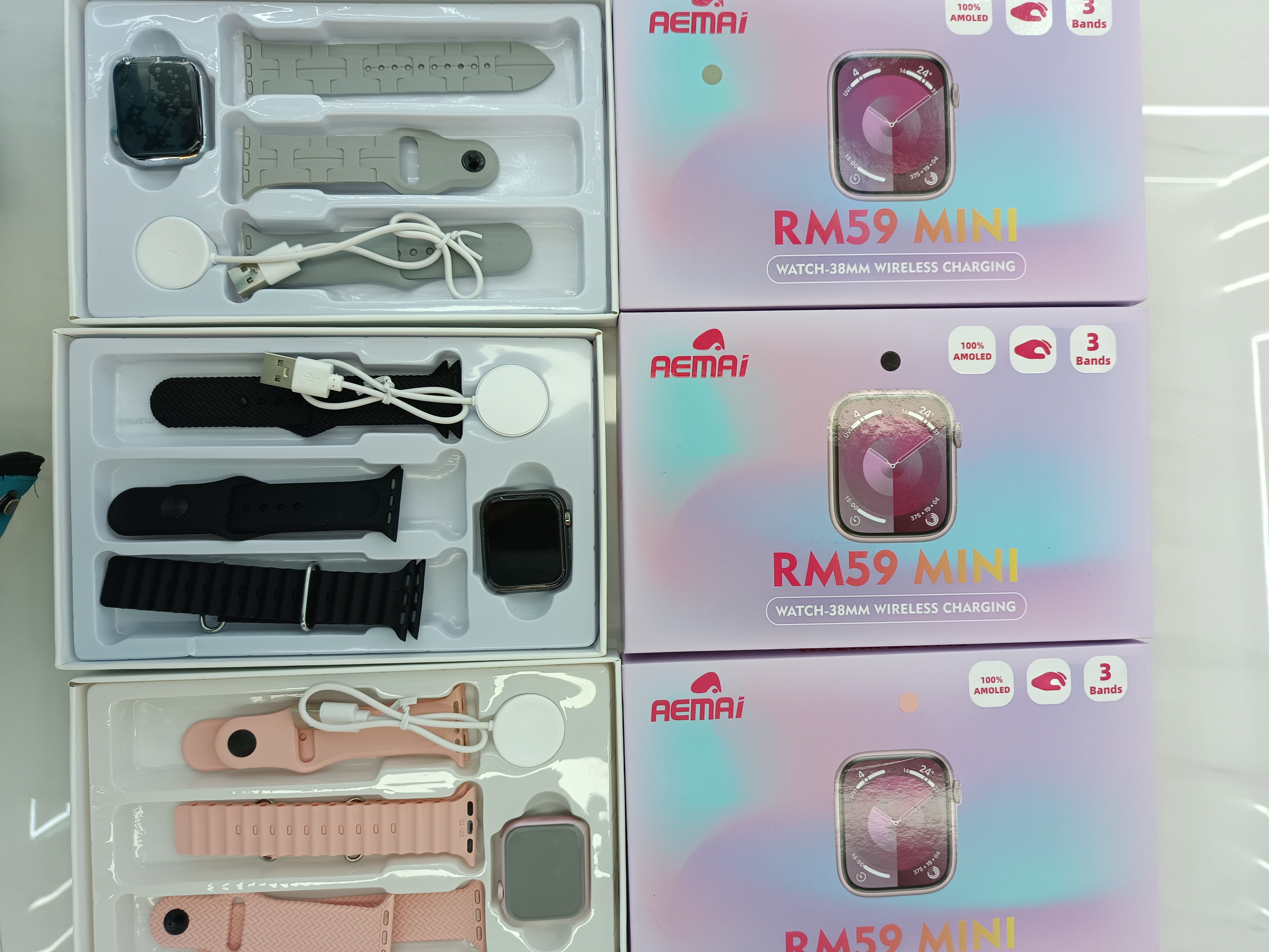 The AEMAI RM59 smart sports watch features three silicone sports straps for making and receiving calls, heart rate and blood pressure detection Item Picture
