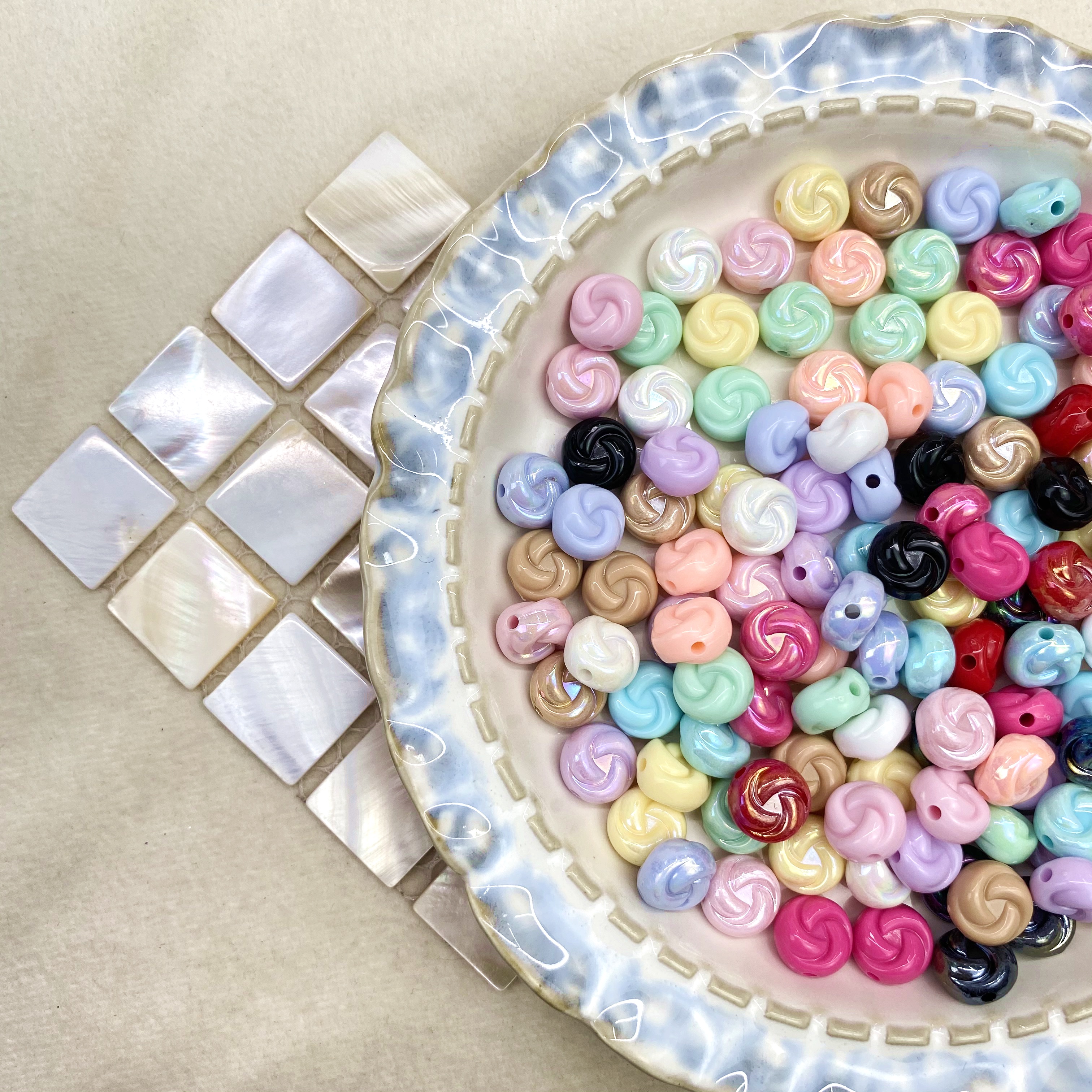 Acrylic solid color ab color-coated 11mm small quqi diy/ straight hole scattered beads mobile phone chain accessory material Application Scenario