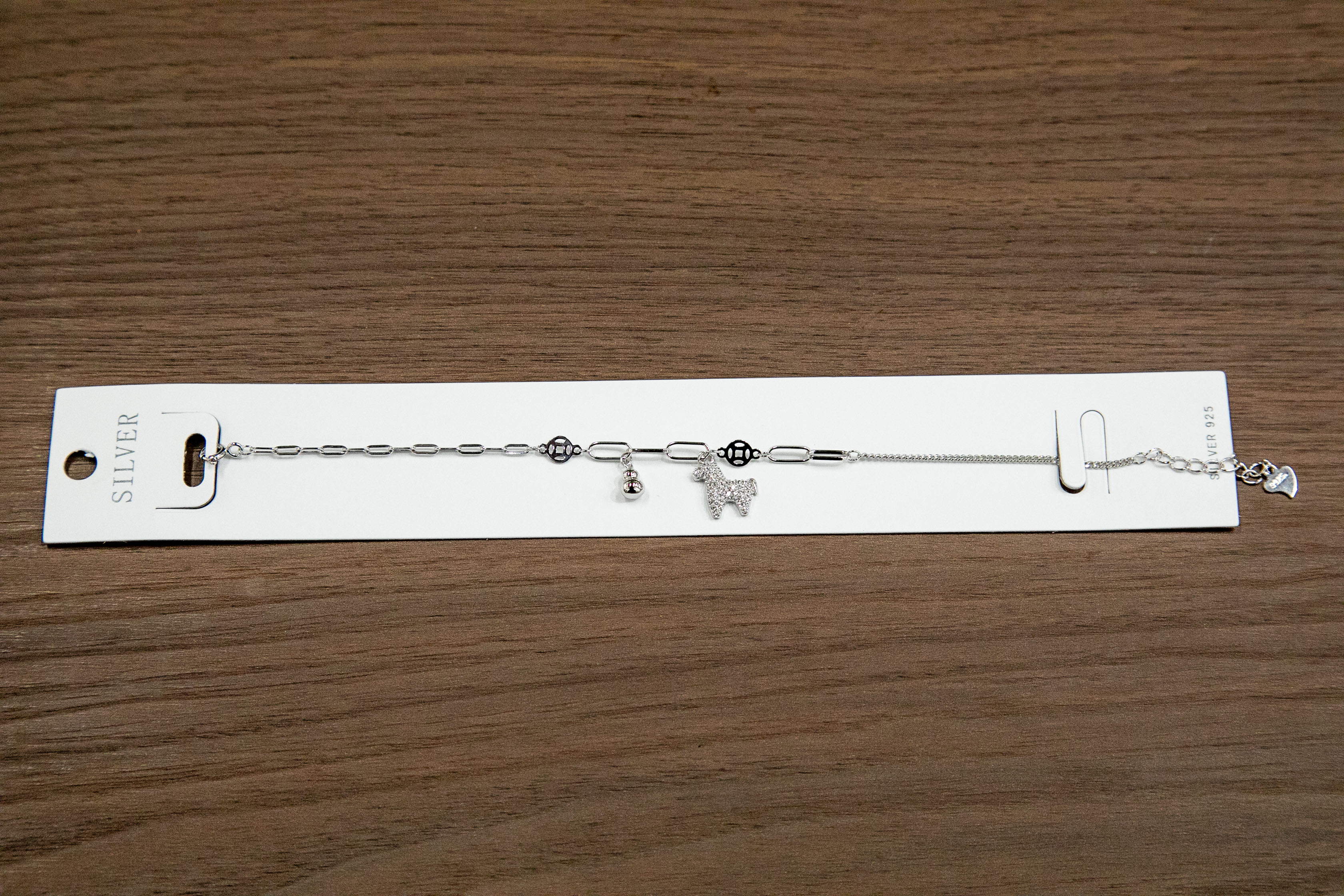 S925 Xingling Linglu · Light Luxury Shouyuan Liuguang Dynamic Deer Bell Adjustable Silver Bracelet Application Scenario