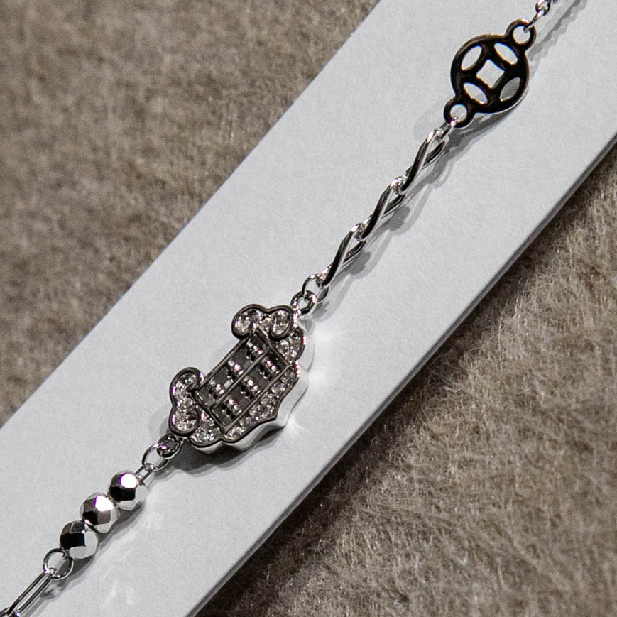 S925 Plain Silver Moonlight Imperial Pattern · Light Luxury Retro Court Crescent Moon Flowing Light Diamond-Encrusted Fine Chain Bracelet Item Picture