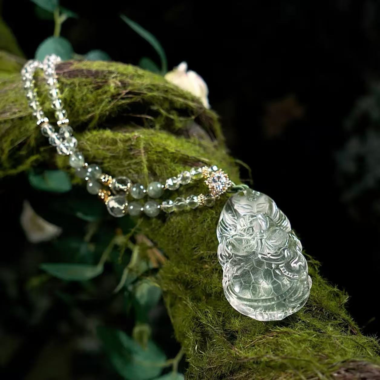 绝美绿幽灵水晶狐牌手工水晶吊坠