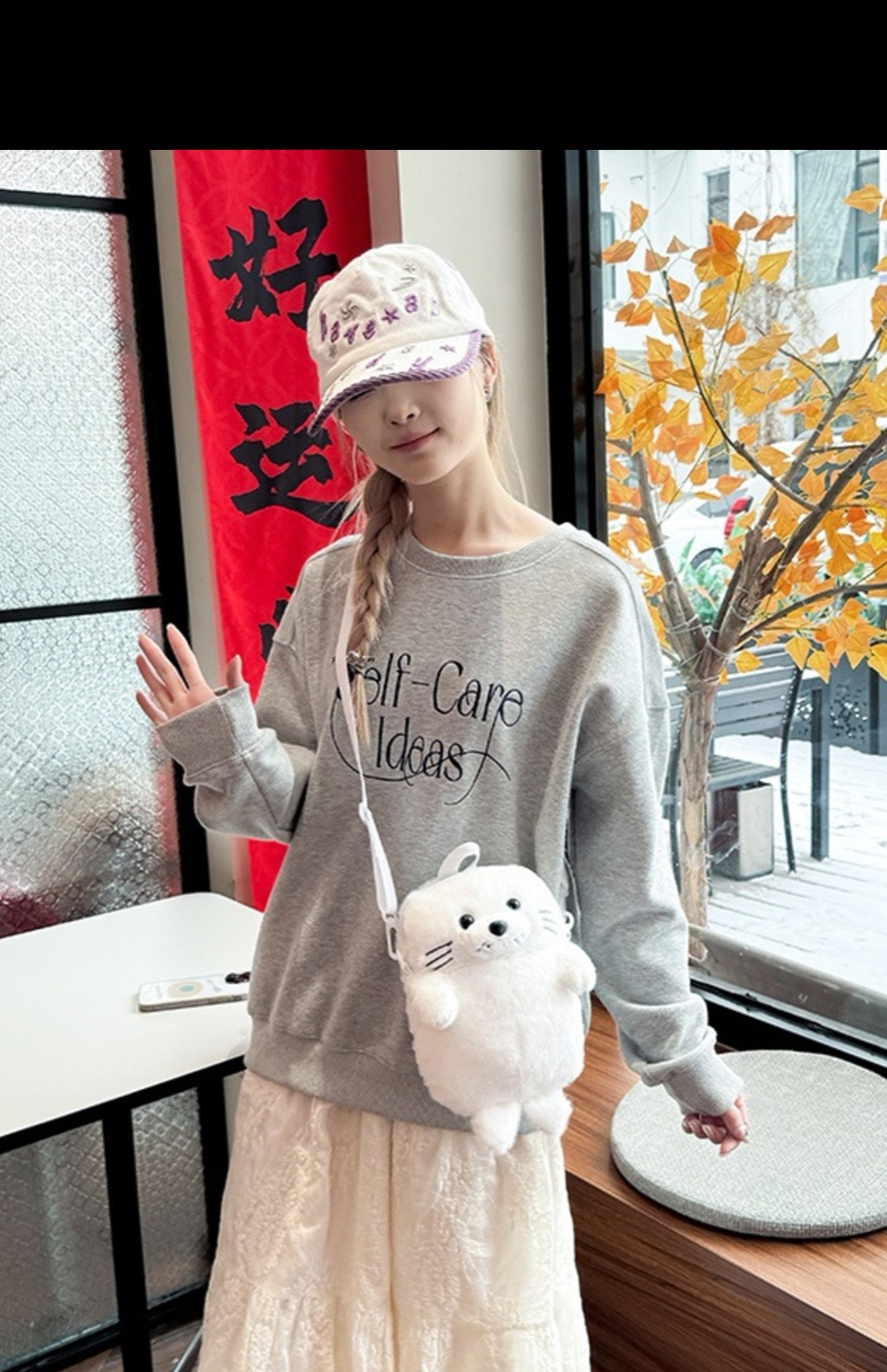 新款毛绒可爱少女心纯色单肩包韩系简约海豹卡通玩偶出行斜挎包女