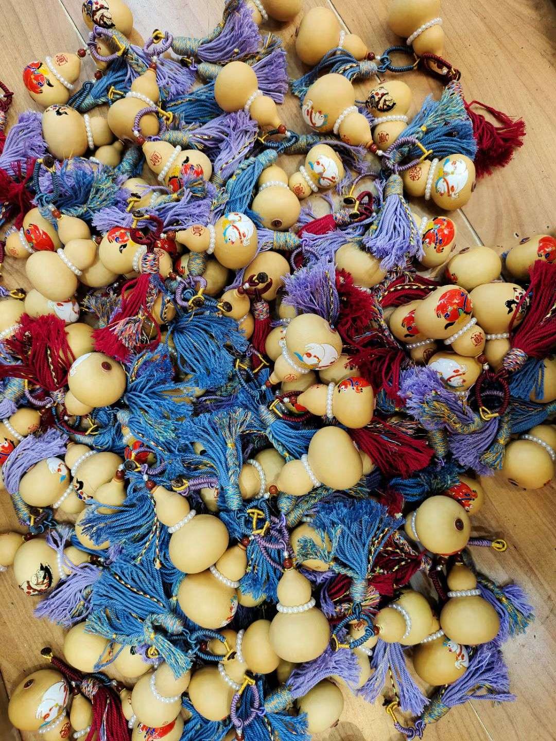 All kinds of natural small gourd pendants and rattle drums details Picture