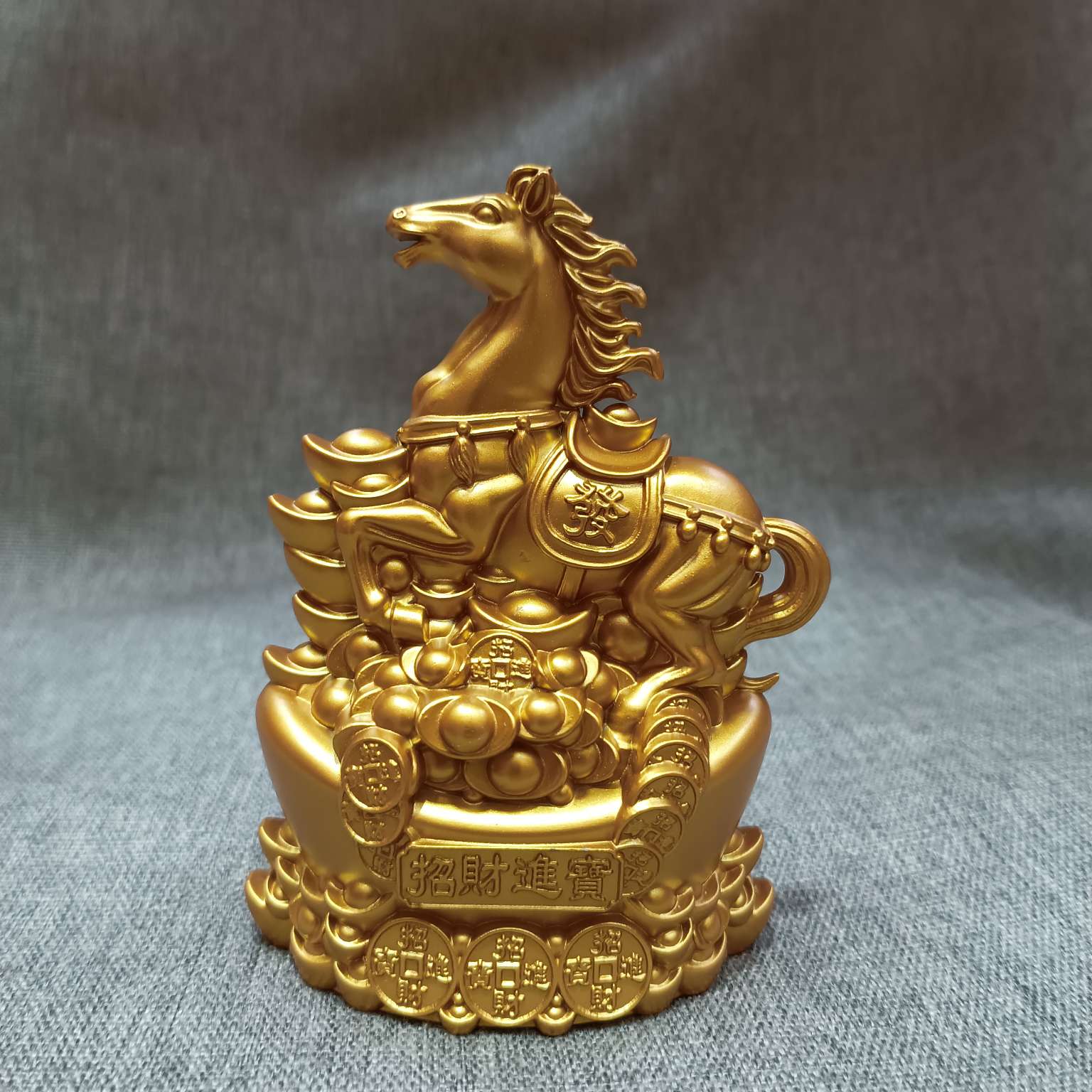 Zhonggong Craft alloy ornaments with gold ingots are about to bring wealth details Picture