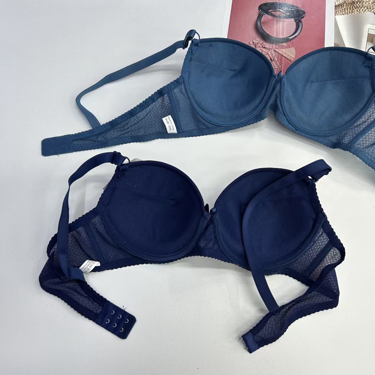 JZY-2852# Women's bras are exported to the Middle East and Africa. They are large-sized thickened lace bows with underwire bras that gather together for comfort. Women's QNI Specification drawing