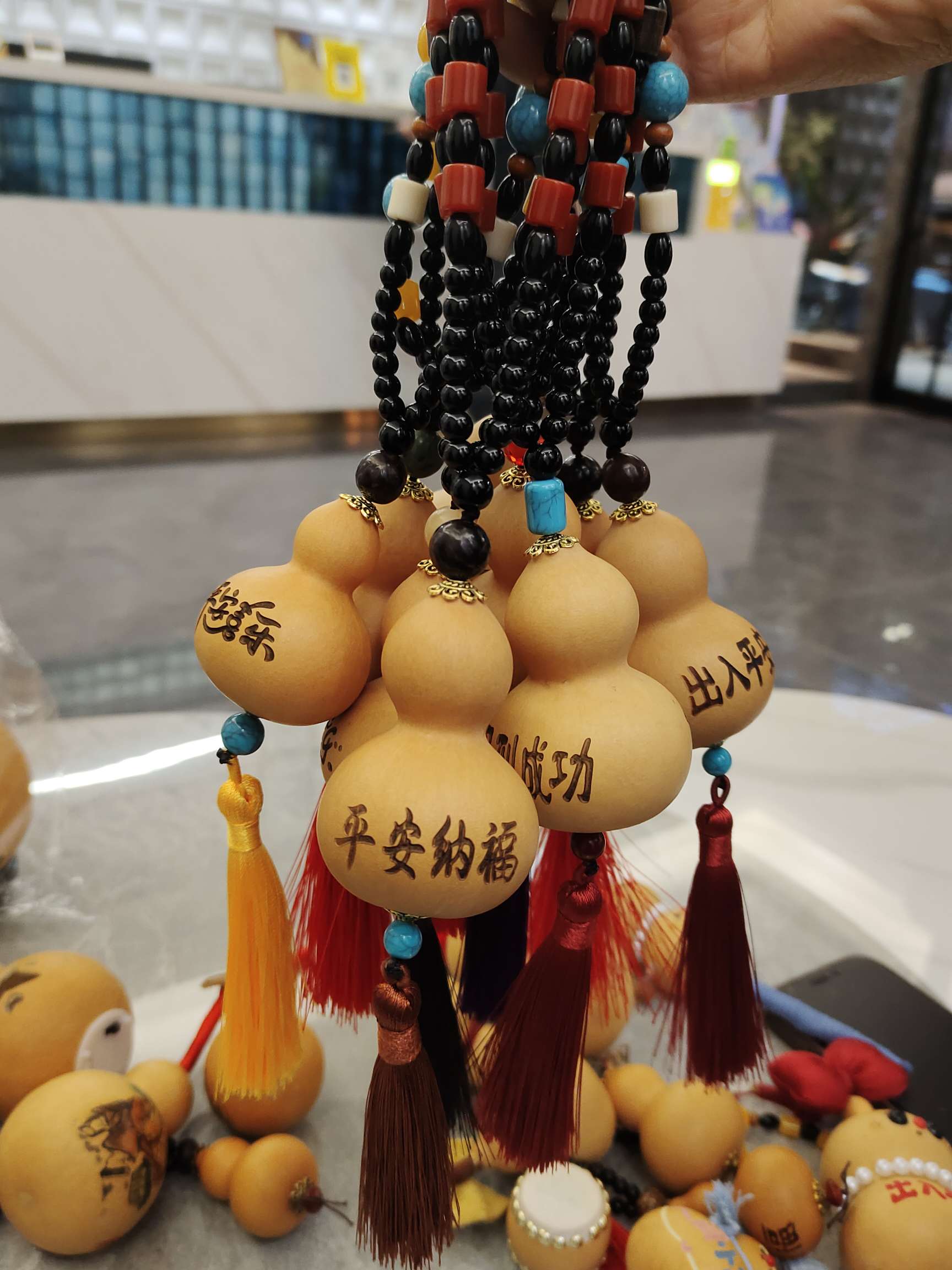 All kinds of gourd ornaments and pendants are available to attract wealth, good fortune and ensure safety detail image 4