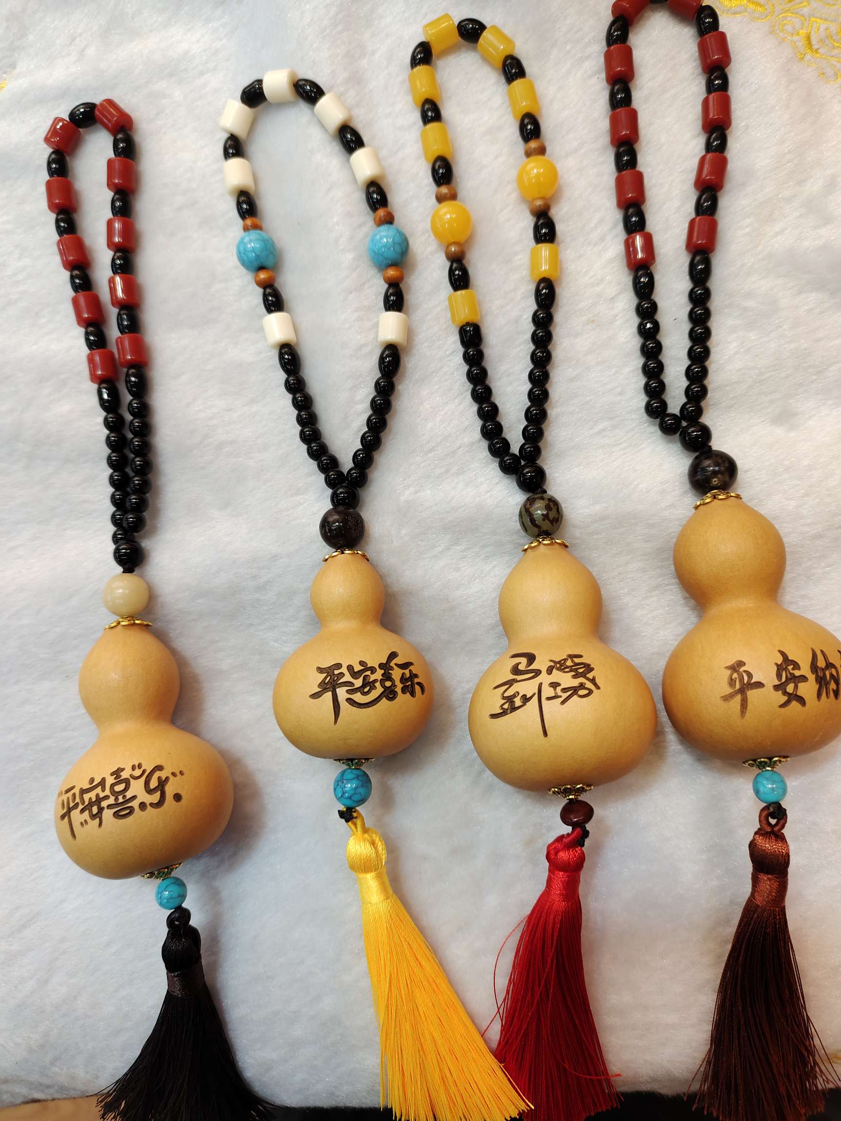 各种各样葫芦饰品挂件，招财纳福保平安