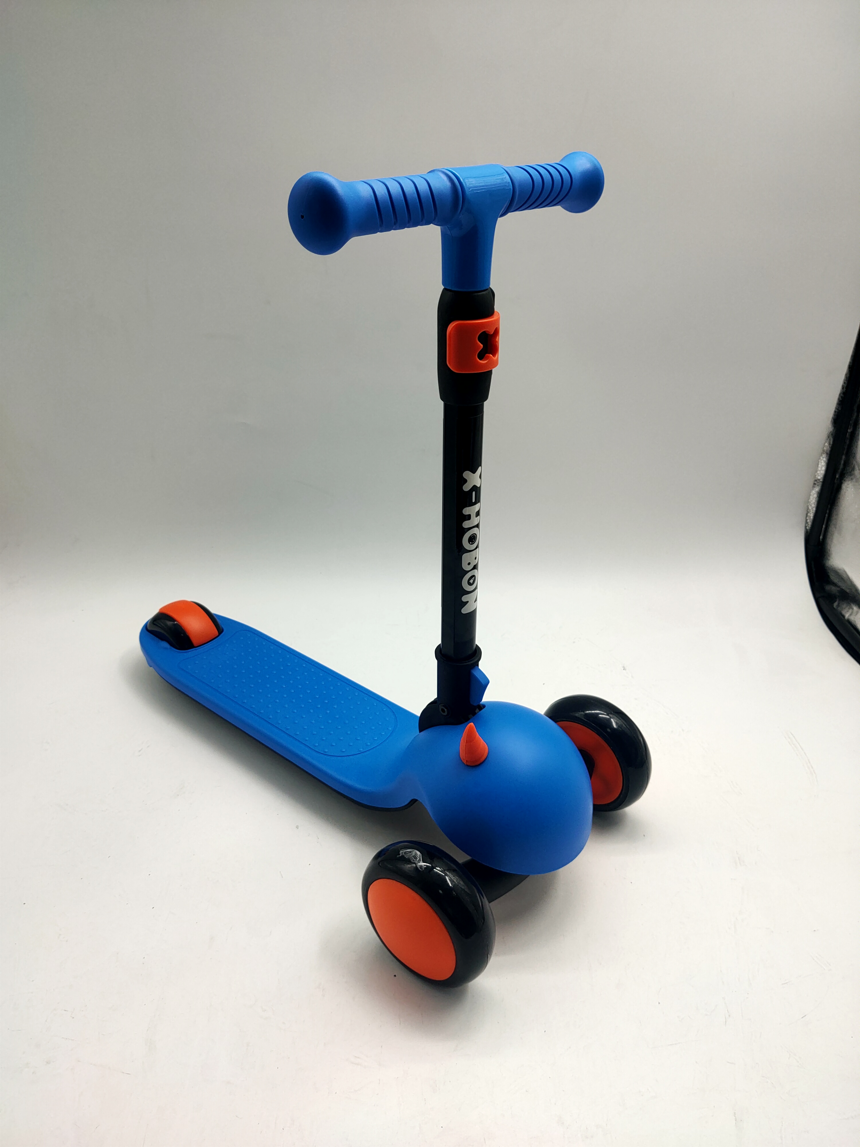 B1 Pink children's scooter, main body, baby swimming pool mobility scooter, 1-year old toy gift package, mobility scooter, factory customized scooter, 2-8 years old children's luminous scooter, small animal one-button folding and riding details Picture