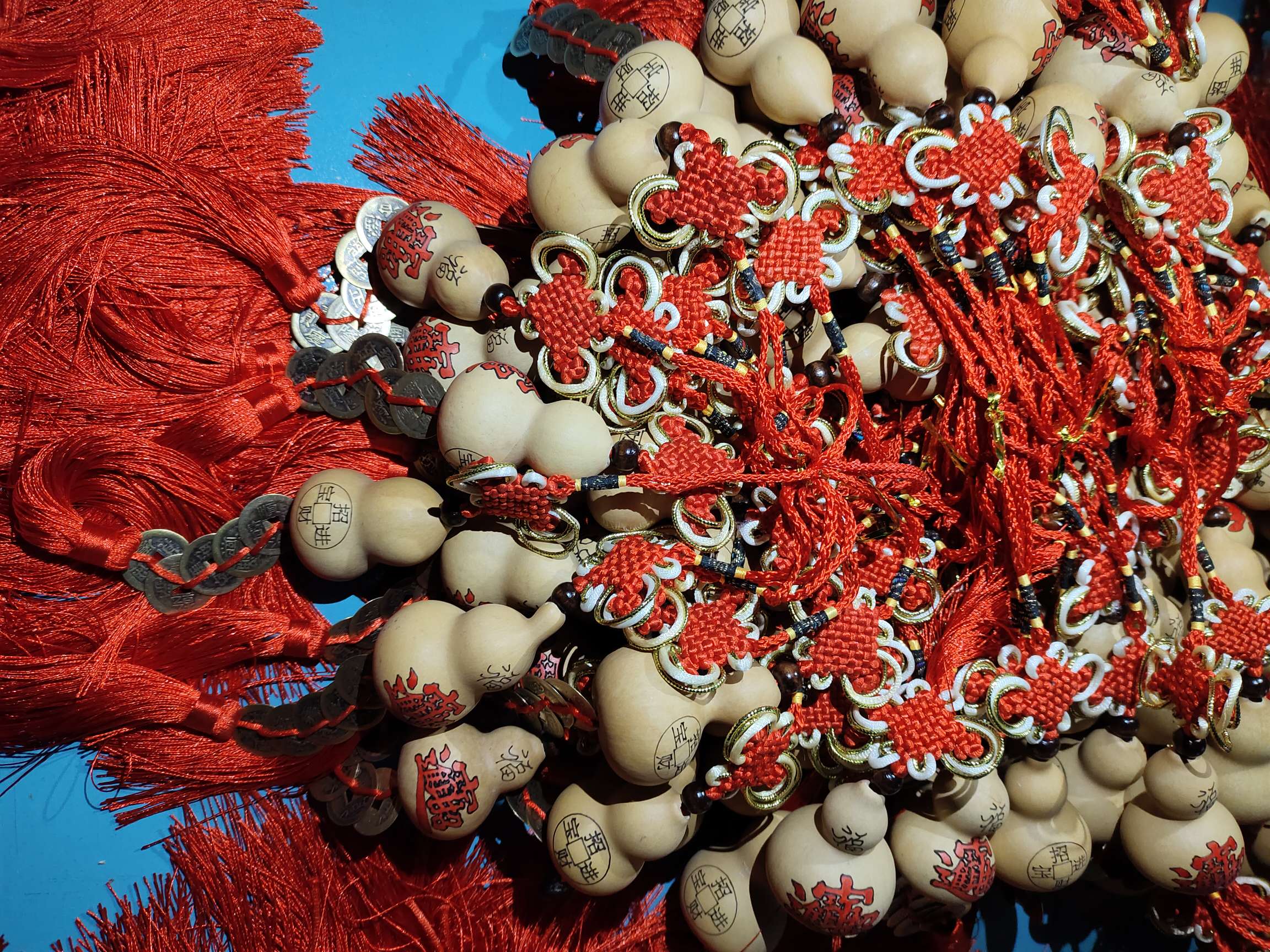 All kinds of natural small gourd pendants and rattle drums detail image 5