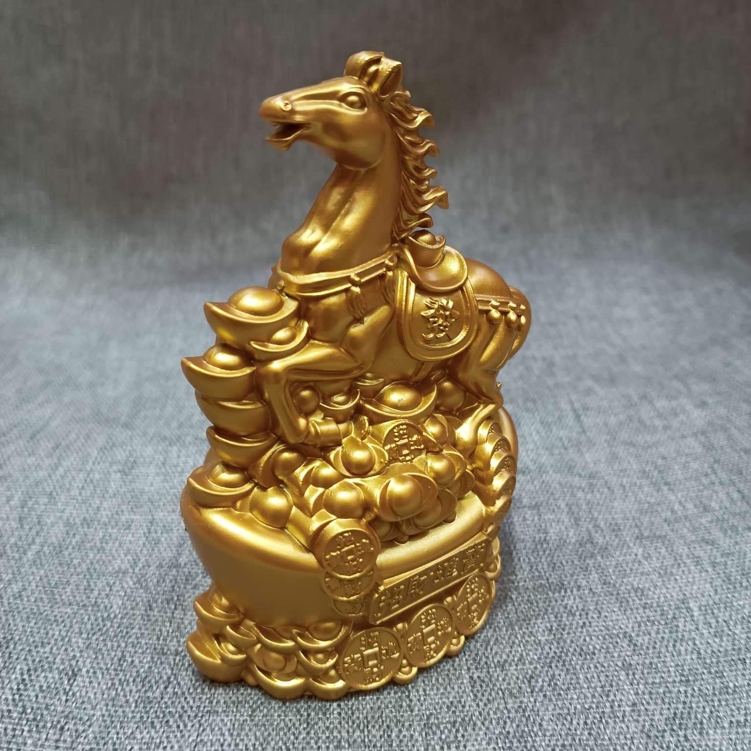 Zhonggong Craft alloy ornaments with gold ingots are about to bring wealth detail image 4