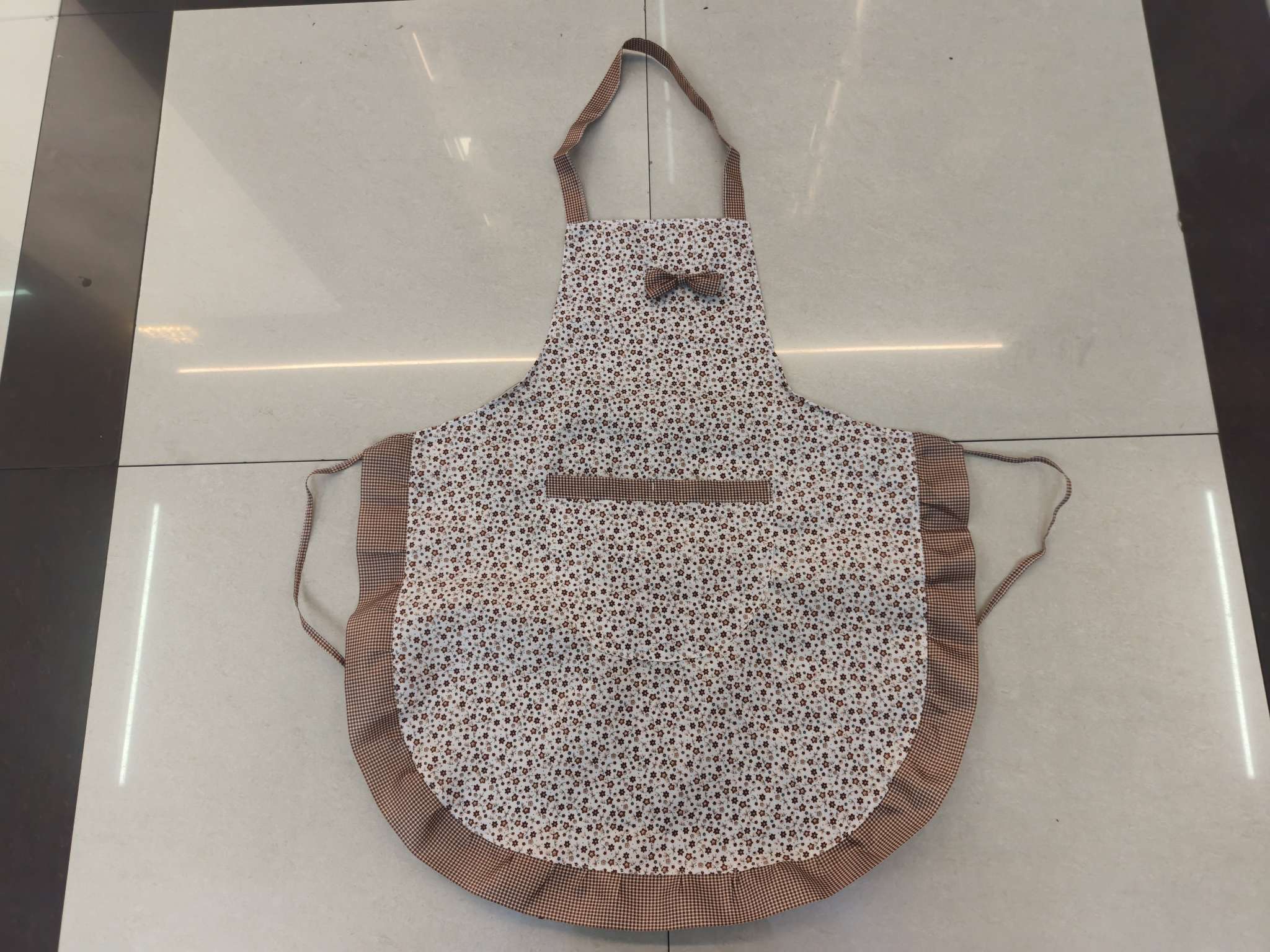 Lace apron Korean-style fashionable kitchen oil stain cooking apron, cute and durable work, household cleaning, baking apron Application Scenario