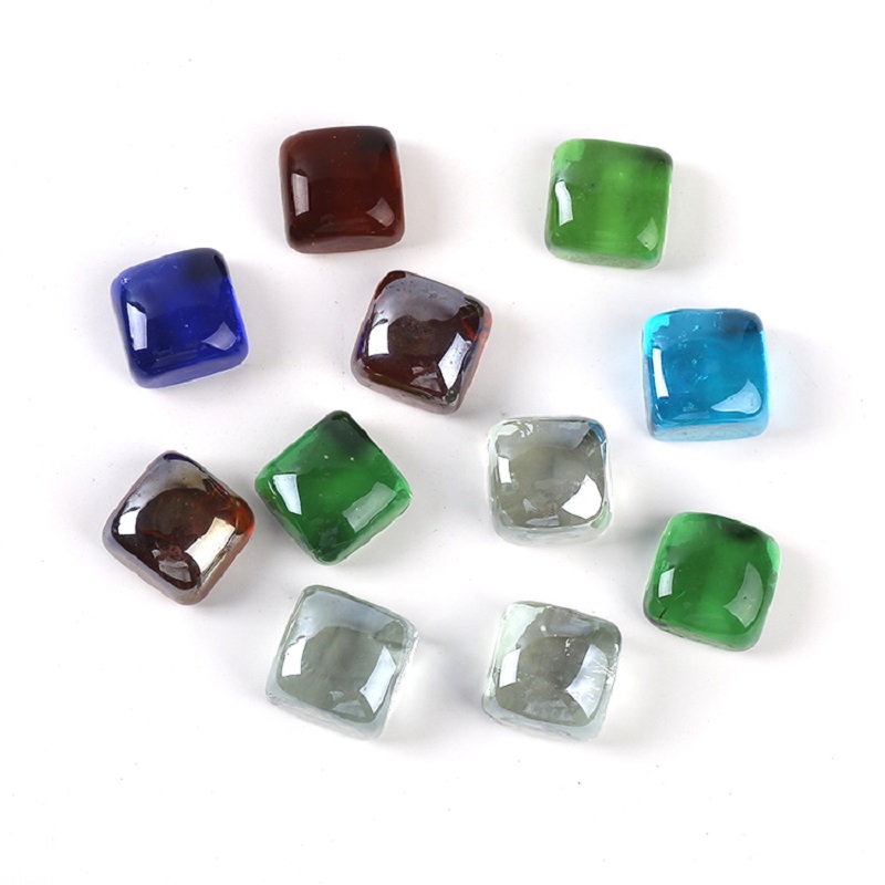 Irregular-shaped colored stones, free-form stones, glass blocks, stars, moons, starfish, diamonds, mosaics, rain flower stones, small fish, peanuts, fruits, sun gods, maple leaves, shells, conches, fish tanks, decorative glass blocks details Picture