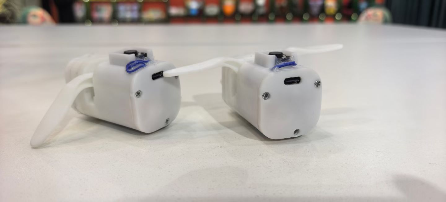 Cross-border bestseller Kuanghai Doudou Bird electric cat toy, sound-making simulation birds, birds, sparrows, black phoenixes, parrot nests, singing recording, wing-flapping birds, plush toy pendants, fledings detail image 9