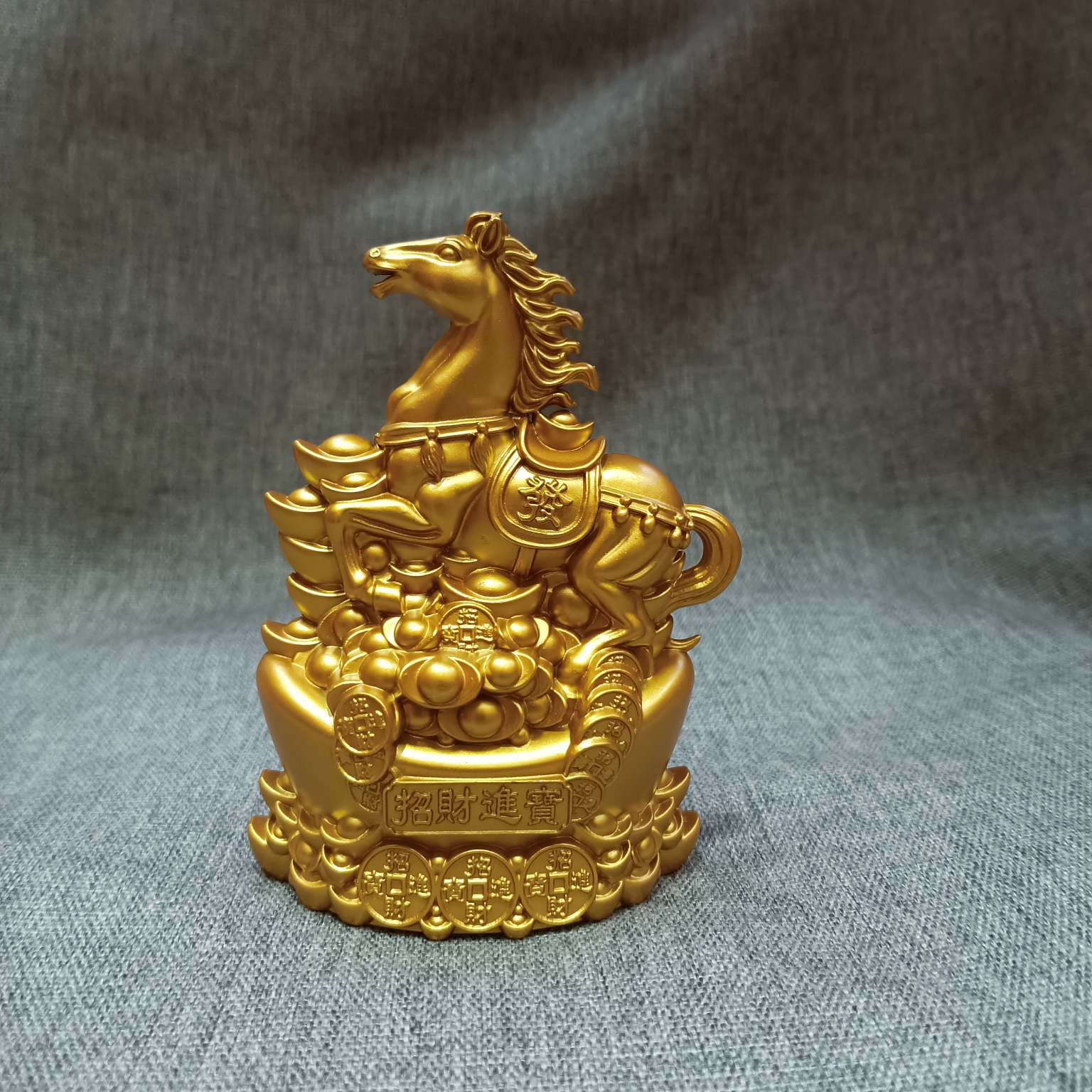 Zhonggong Craft alloy ornaments with gold ingots are about to bring wealth detail image 5