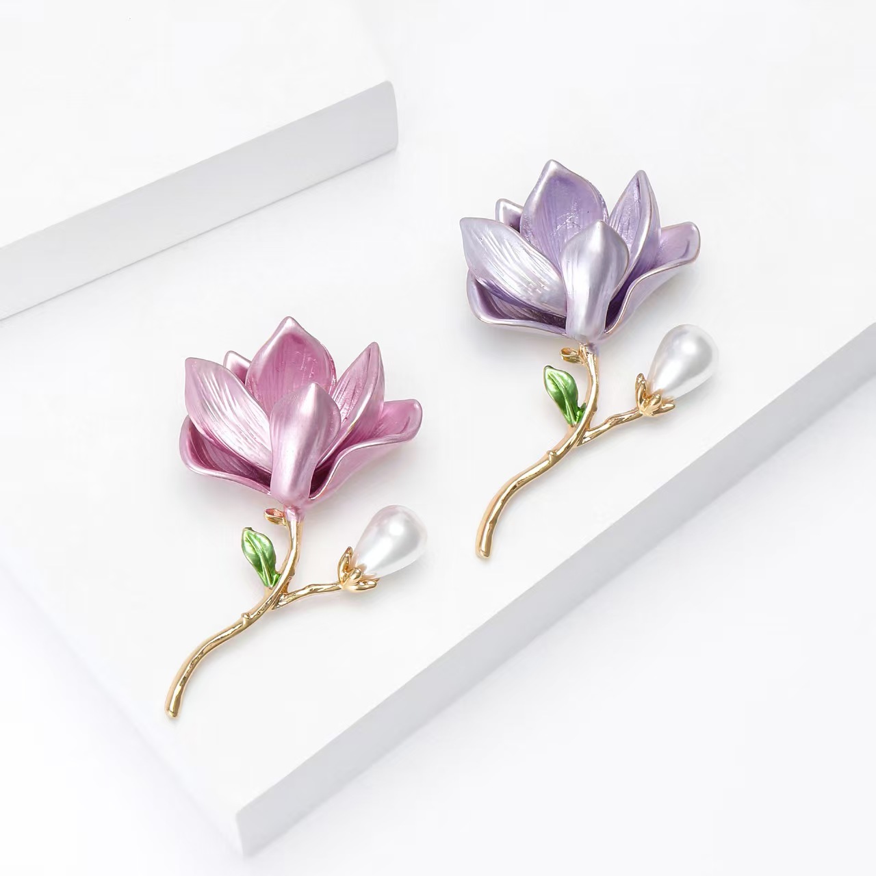 Cross-border best-selling European and American fashion and creative enamel curcuma pearl brooch, alloy diamond-encrusted, versatile suit and personalized accessory pic 3