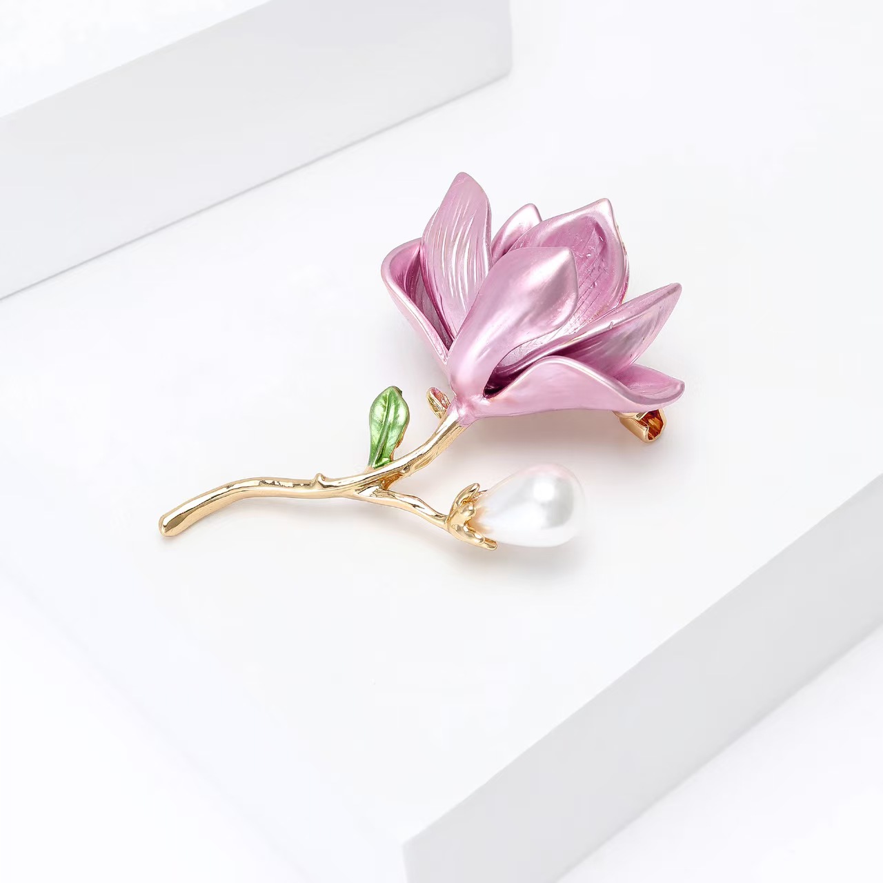 Cross-border best-selling European and American fashion and creative enamel curcuma pearl brooch, alloy diamond-encrusted, versatile suit and personalized accessory details Picture