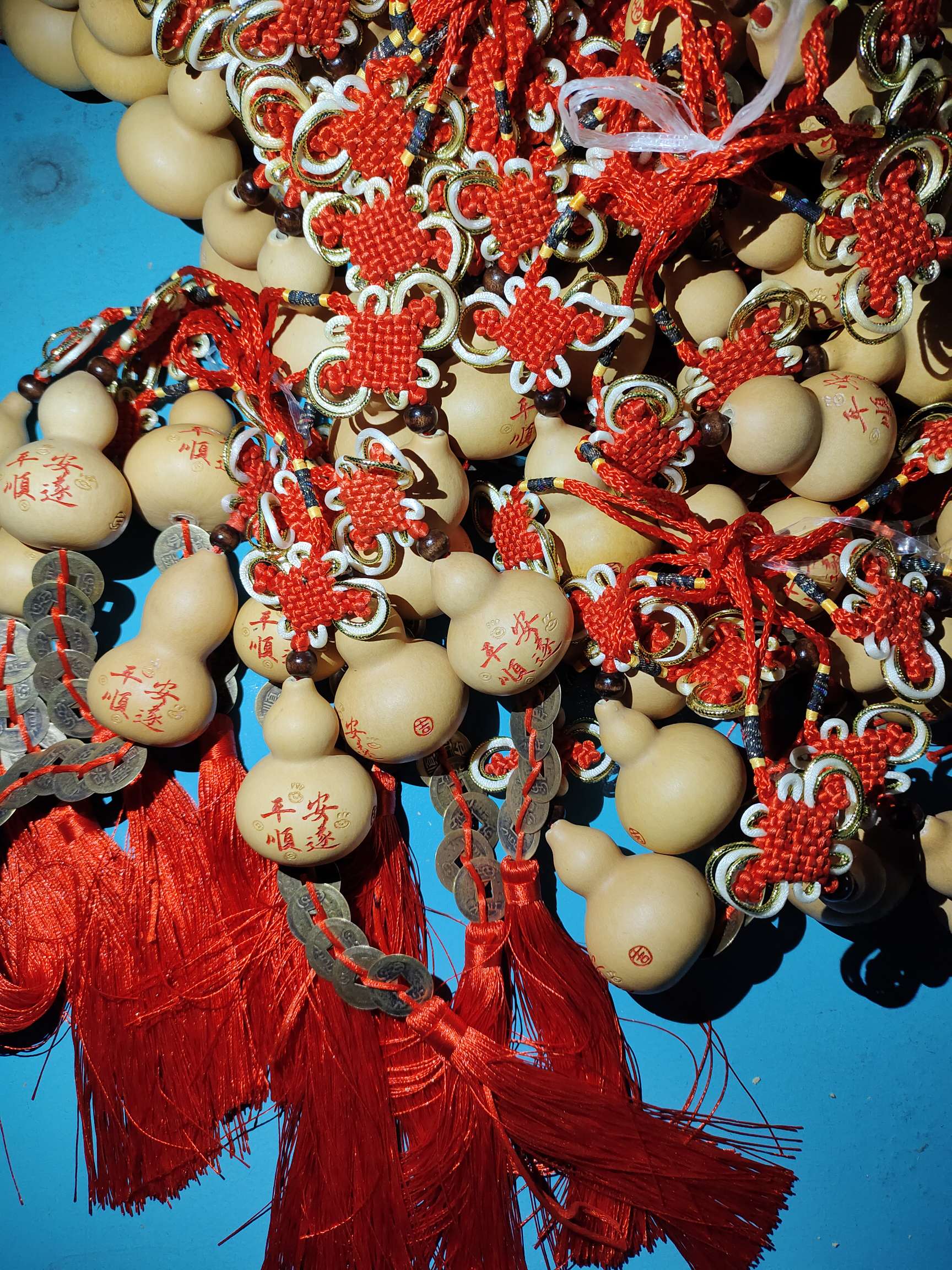 All kinds of natural small gourd pendants and rattle drums detail image 4