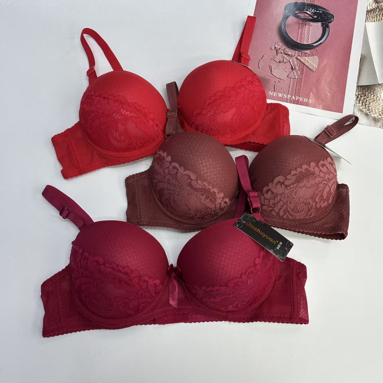 JZY-2852# Women's bras are exported to the Middle East and Africa. They are large-sized thickened lace bows with underwire bras that gather together for comfort. Women's QNI details Picture