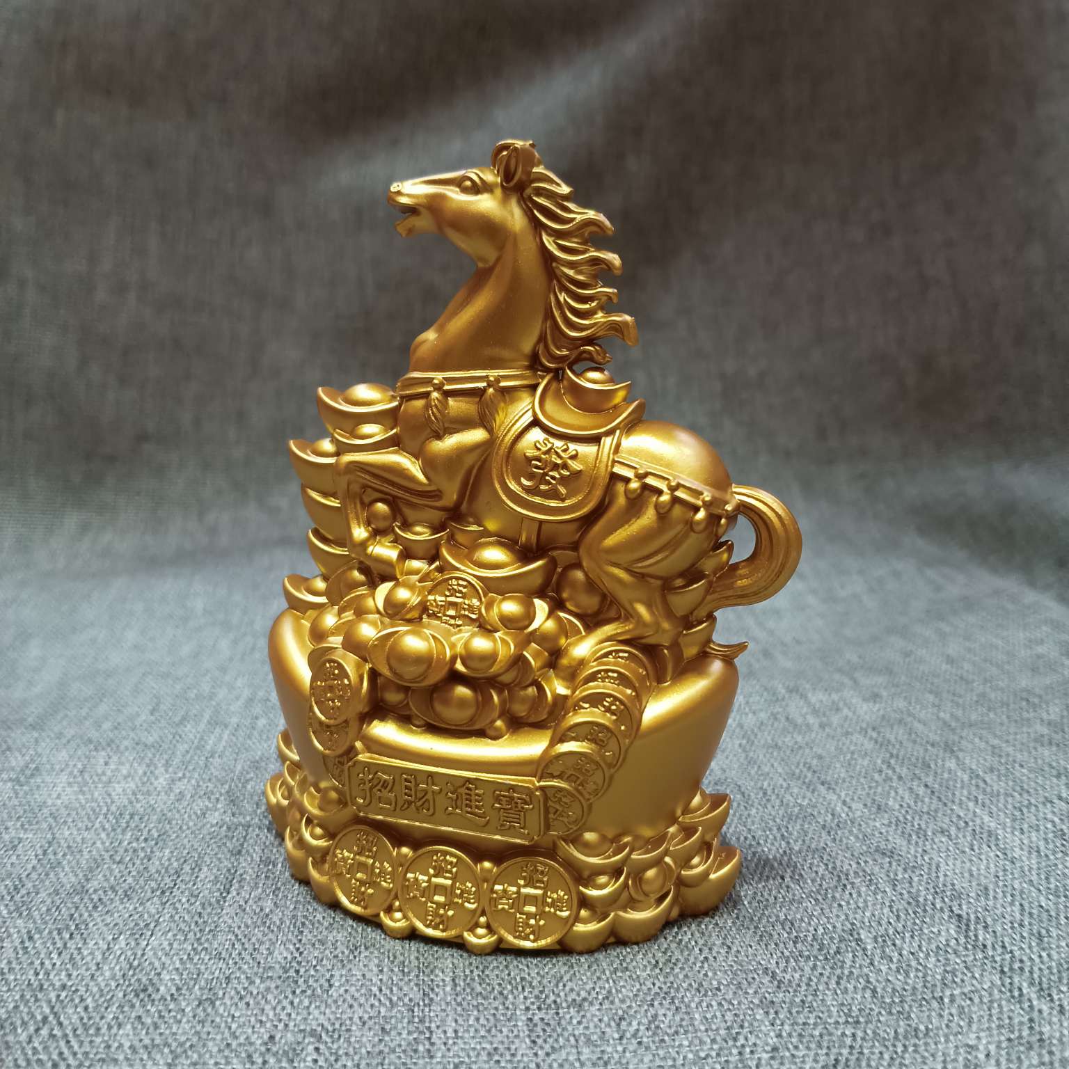 Zhonggong Craft alloy ornaments with gold ingots are about to bring wealth