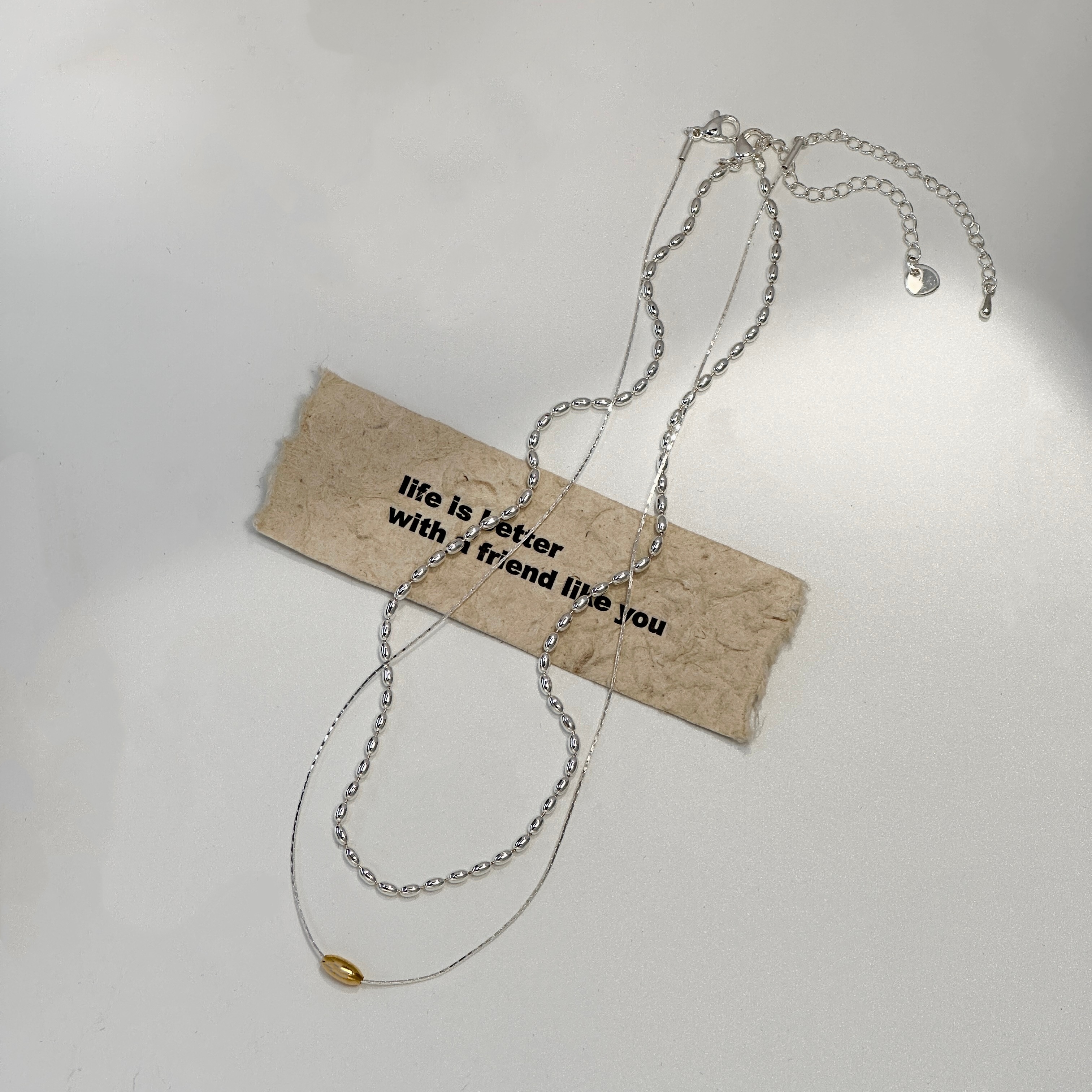 A new silver jewelry necklace with golden rice bean imitation pearl color contrast and a golden chain, simple, fashionable and versatile jewelry