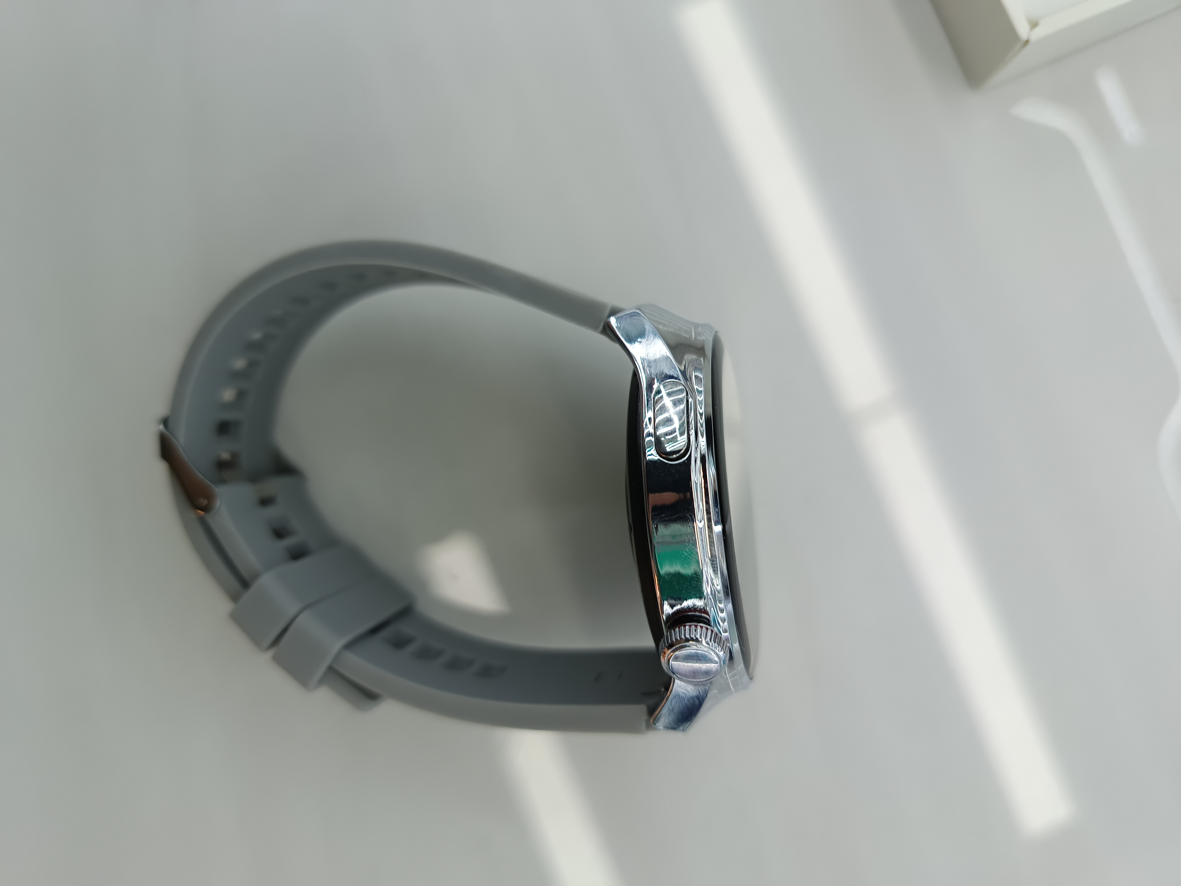 AEMAI RM6 smart sports round watch for making and receiving calls, heart rate and blood pressure detection, sports silicone 2 straps with accessories Application Scenario