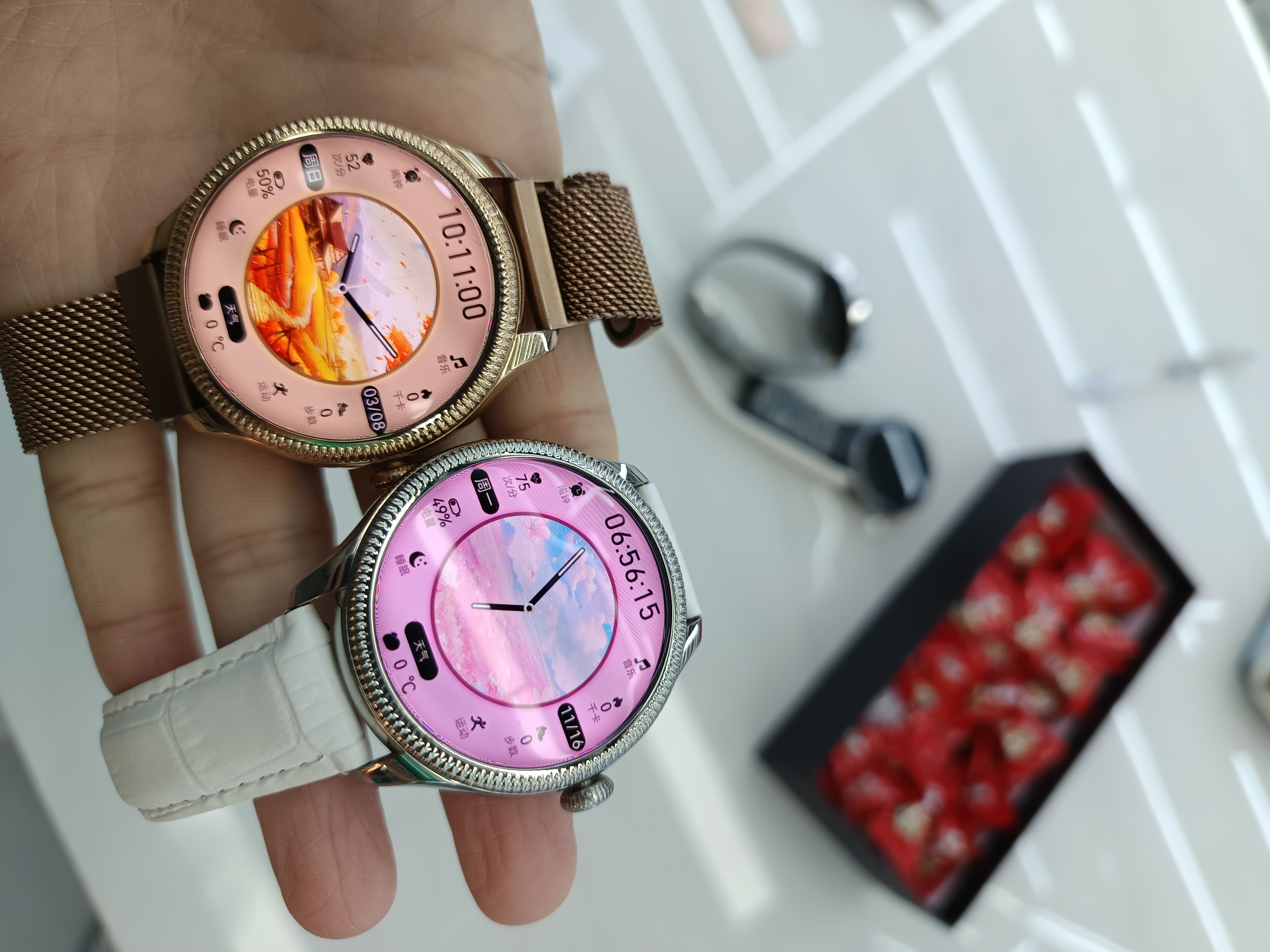 AEMAI RM19 mini Smart Sports Women's round Watch for making and receiving calls, heart rate and blood pressure detection, 2 silicone sports straps with accessories