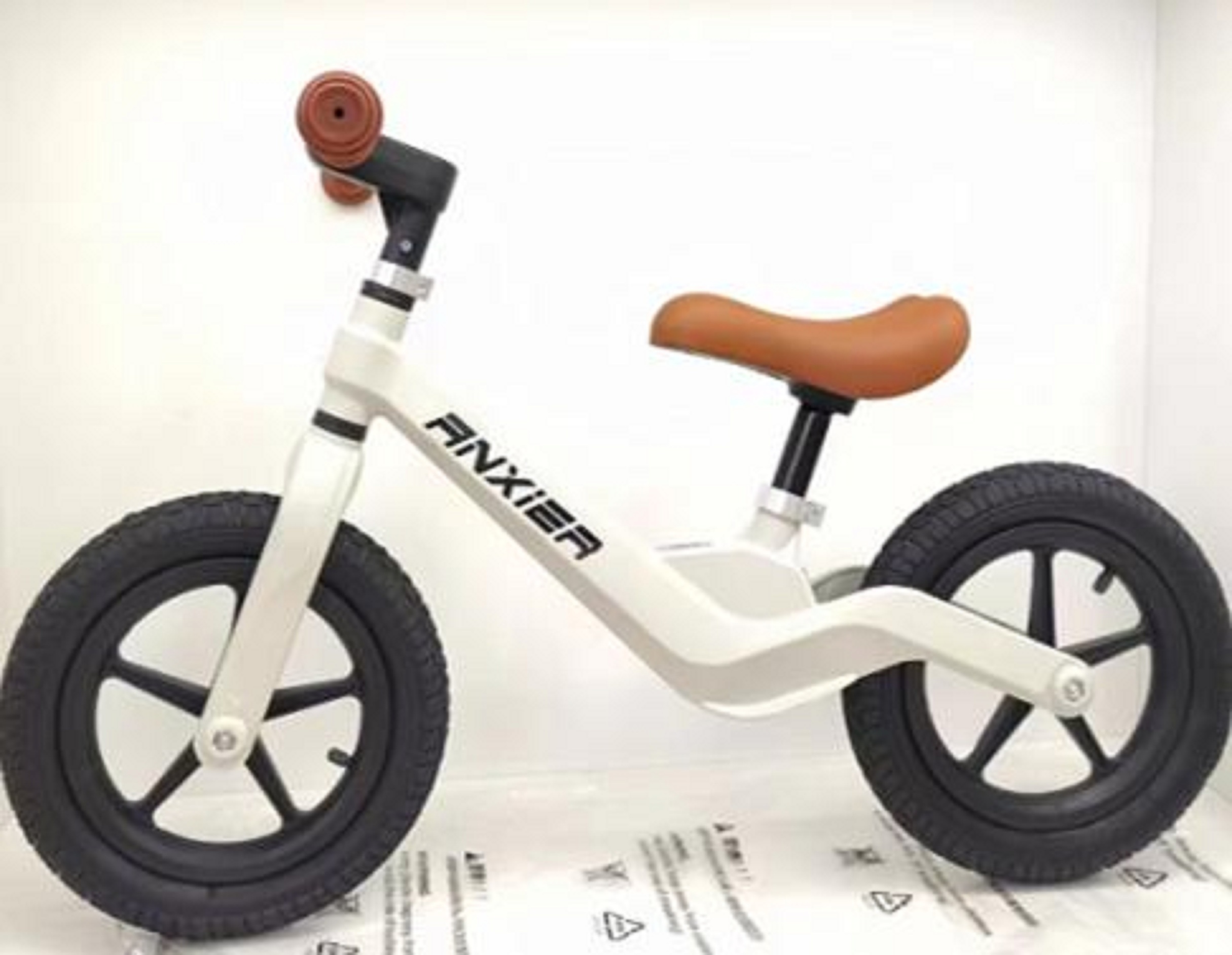 Green children 's balance bike, children' s aluminum alloy balance bike, 1-3-6 year old balance bike, baby walker, anti-slip tires, durable and safe details Picture