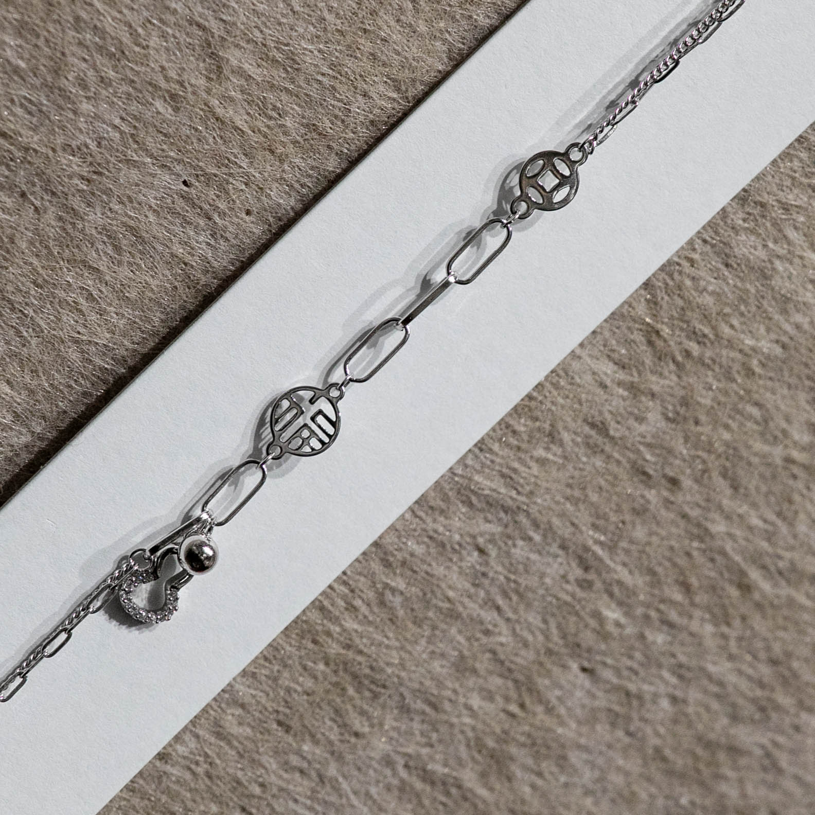 Fashionable and Exquisite Craftsmanship, Ruyi Flowing Light ·925 Silver Mass Light Luxury Fortune Splicing Bracelet Application Scenario