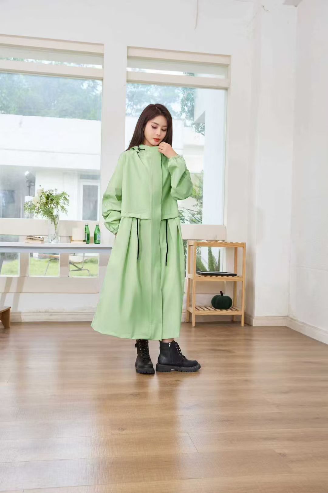 长款女用时尚风雨衣长袍可收腰透明大帽檐防暴雨户外旅行通勤多场景使用高档多色可选韩版新款雨衣