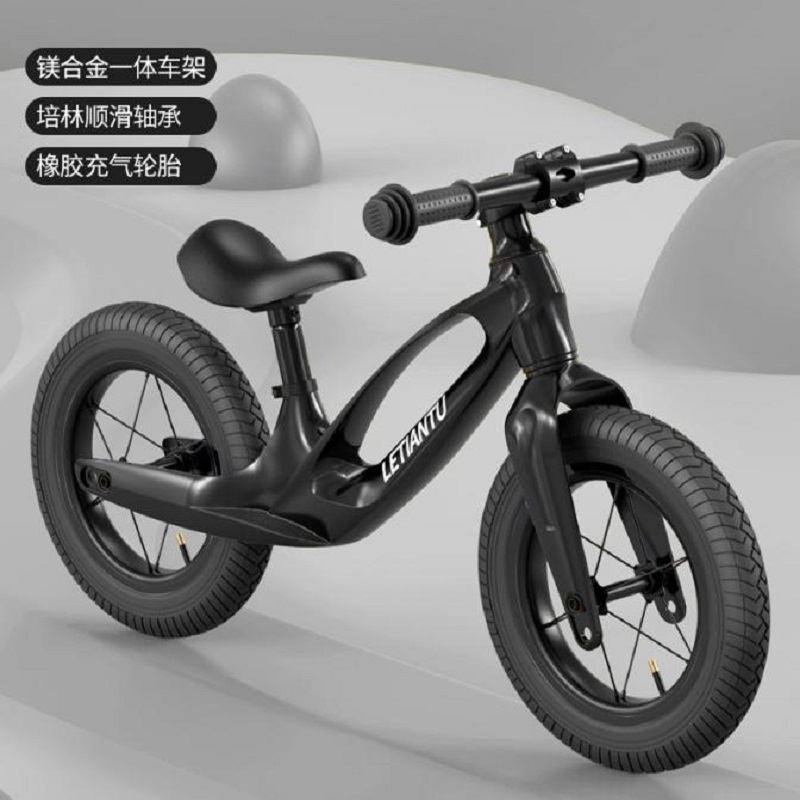 Yellow children's balance car main body, small wholesale, new children's balance car for 2-6 years old, cool inflatable tire, pedal-free sliding car, sliding scooter, balance car in stock, children's balance car Application Scenario