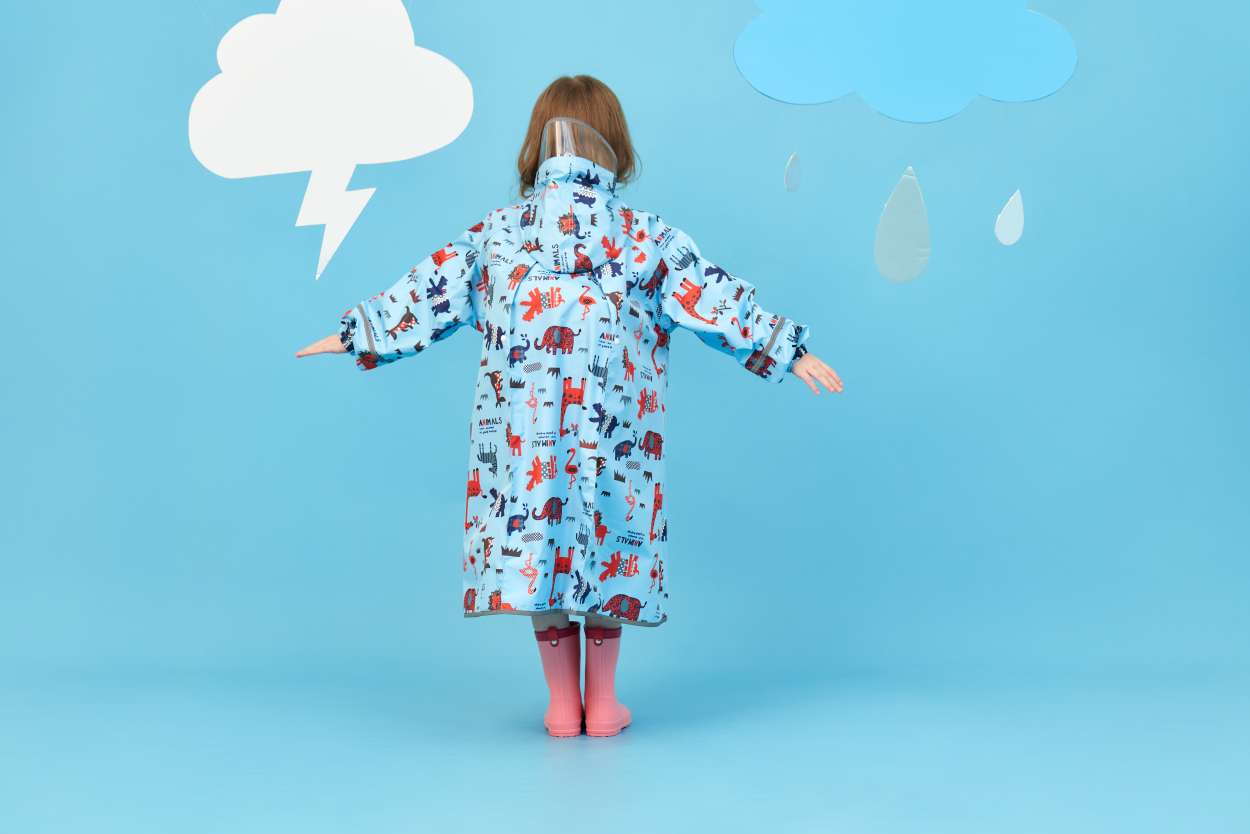 学生背包雨衣满印卡通图案学生男孩女孩上学通勤反光安全防暴雨多尺码可选环保无气味柔软布料时尚网红宝妈必选雨衣【动物乐园】白底实物图