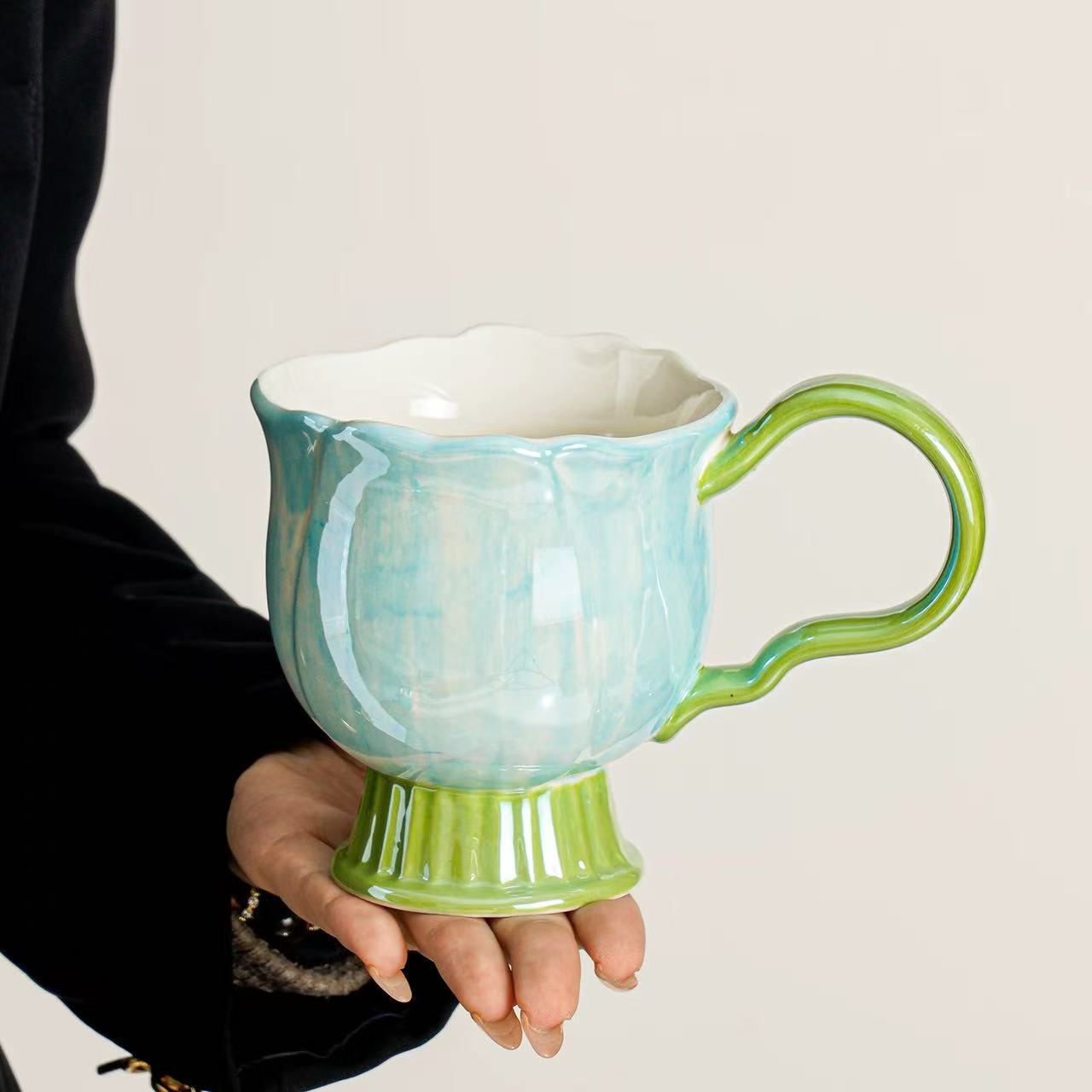 Tao Dian's new pearlescent glazed tulip exquisite ceramic mug is a household daily drinking cup. It's a gift for drinking water and you can spend money Application Scenario