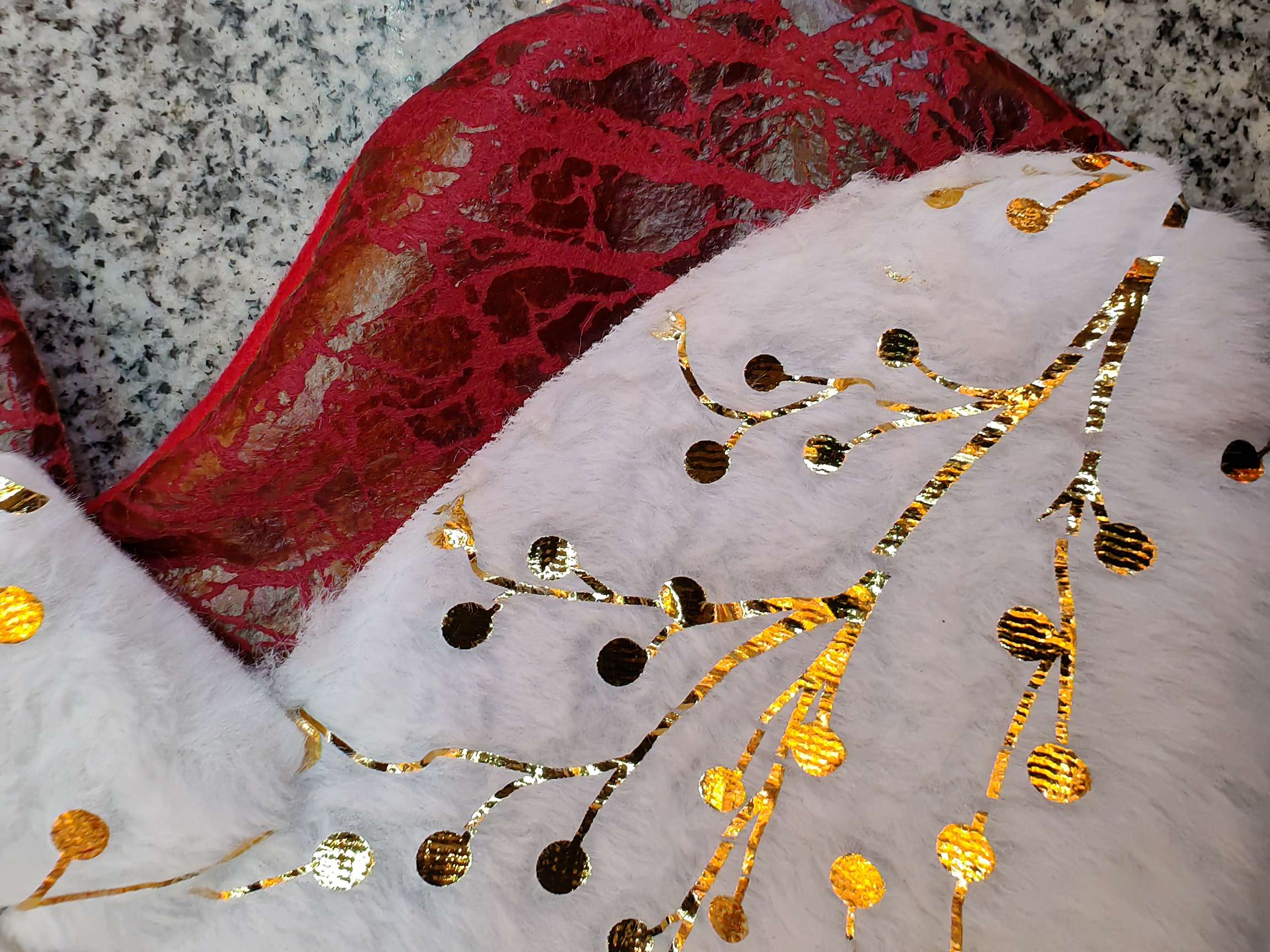 Santa Claus socks, Christmas wreaths, office decorations Specification image