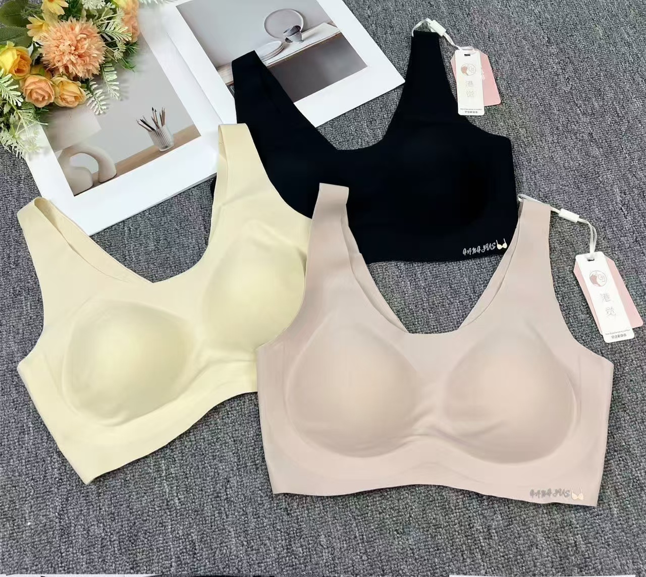8217# Women's bra, beautiful back, export to the Middle East and Africa. Women's seamless halter top, solid color one-piece deep V-back halter top, QNI Specification drawing