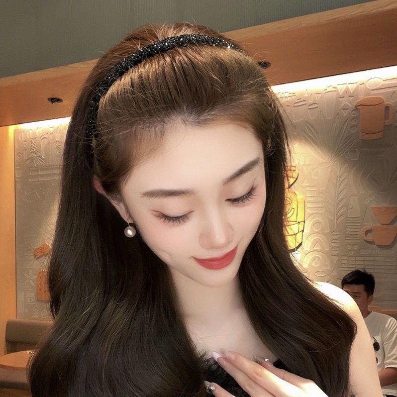 High-end headband, rhinestone, high skull, broken hair, hairpin, hair tie, headwear, French retro, toothed hairband, anti-slip face wash for women Application Scenario