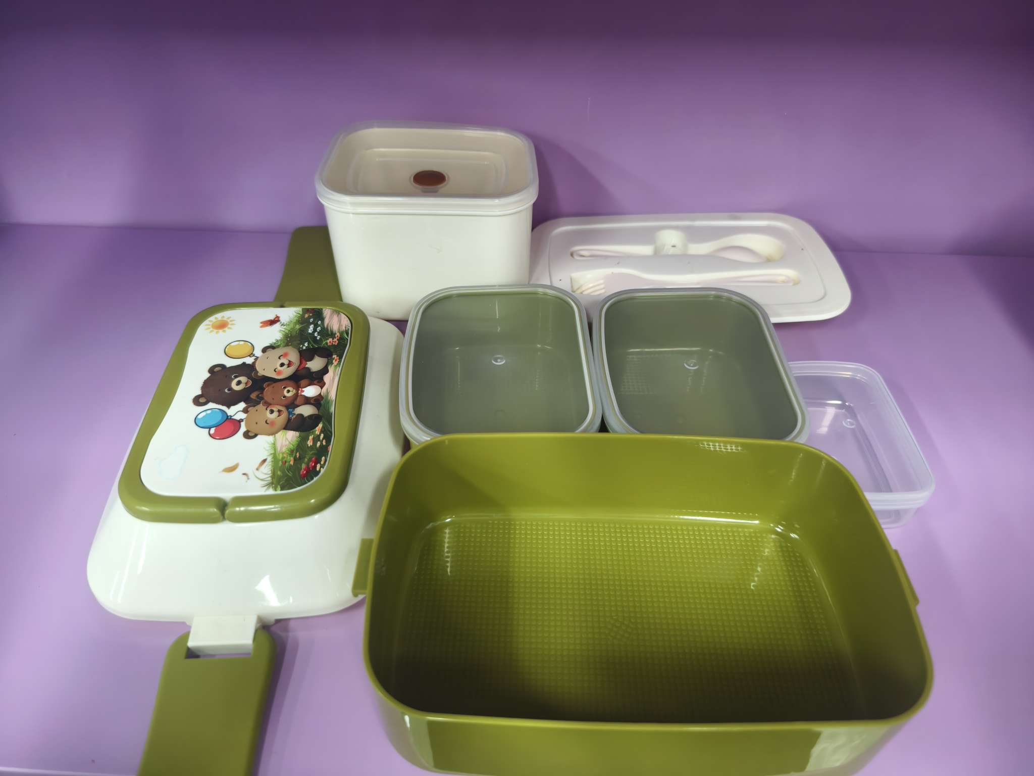 Food-grade lunch boxes, bento boxes with soup sets, student and children's lunch boxes, portable tableware lunch boxes, lunch boxes, and outdoor bento boxes Application Scenario