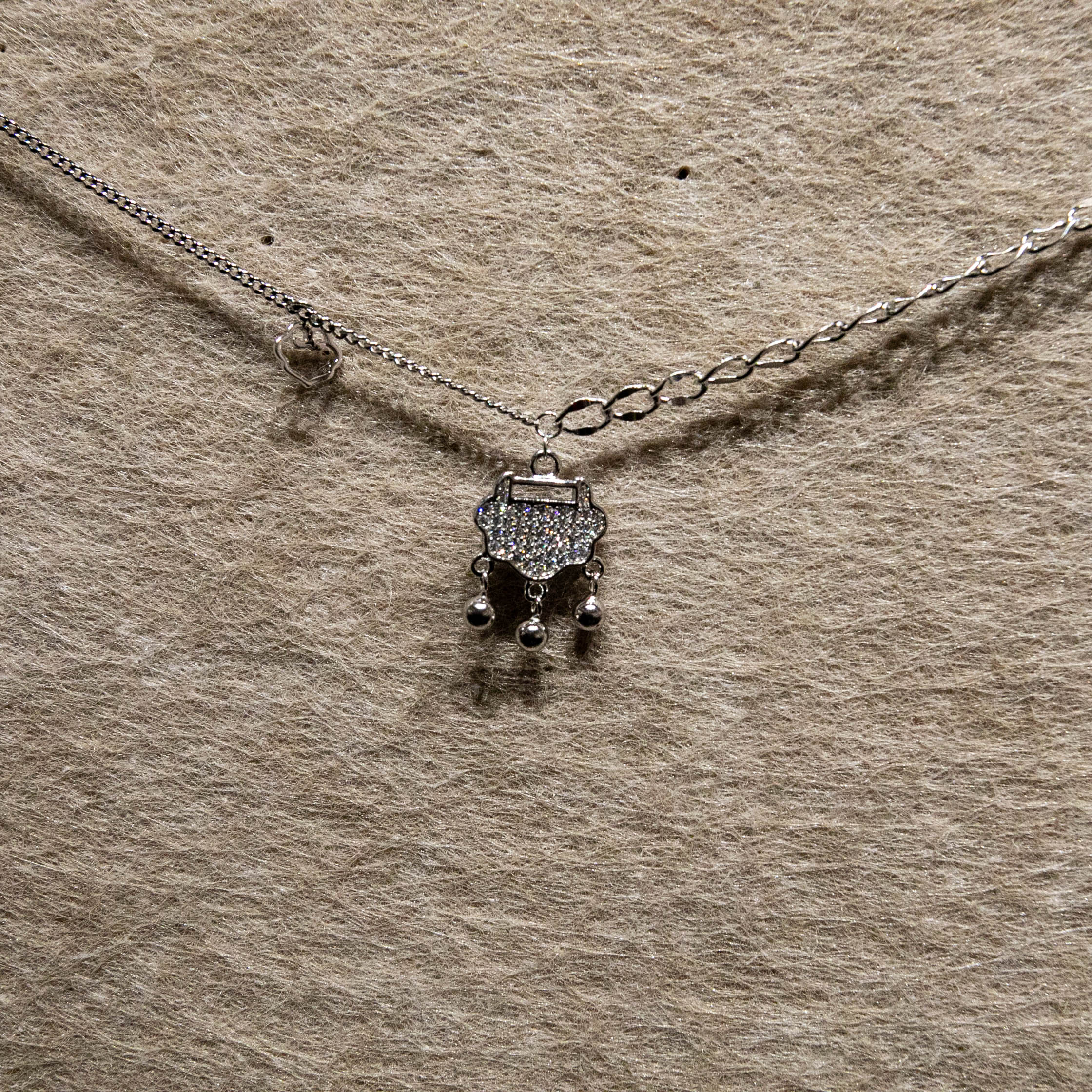 Fashionable and exquisite 925 Silver Cloud Lock Flowing Light New Chinese-style tassel bracelet for women, a popular design sense, light luxury, fair appearance, good fortune and agility, a handy accessory Item Picture