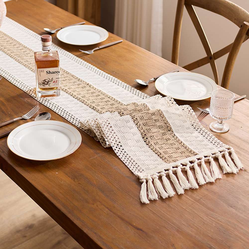 Bohemian table flags come in a variety of styles. Rectangular table flags are available in multiple sizes, including 30*180CM