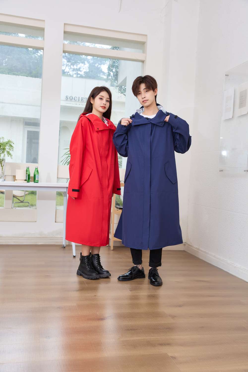 长款时尚雨衣塔斯隆覆膜面料多巴胺色系四色现货雨衣白底实物图