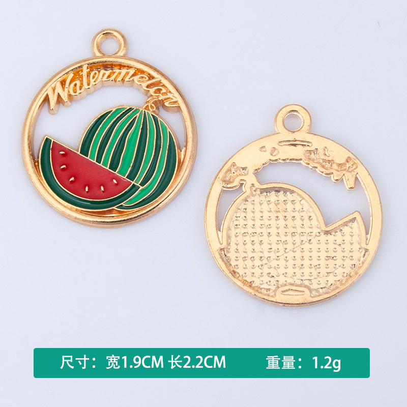 New creative alloy single pendant jewelry, diy accessories, cartoon watermelon oil drip necklace, bracelet, pendant, hanging piece wholesale, other jewelry accessories, fashionable and individual hanging ornaments, necklace pendants, keychains, small items, decorative items Application Scenario