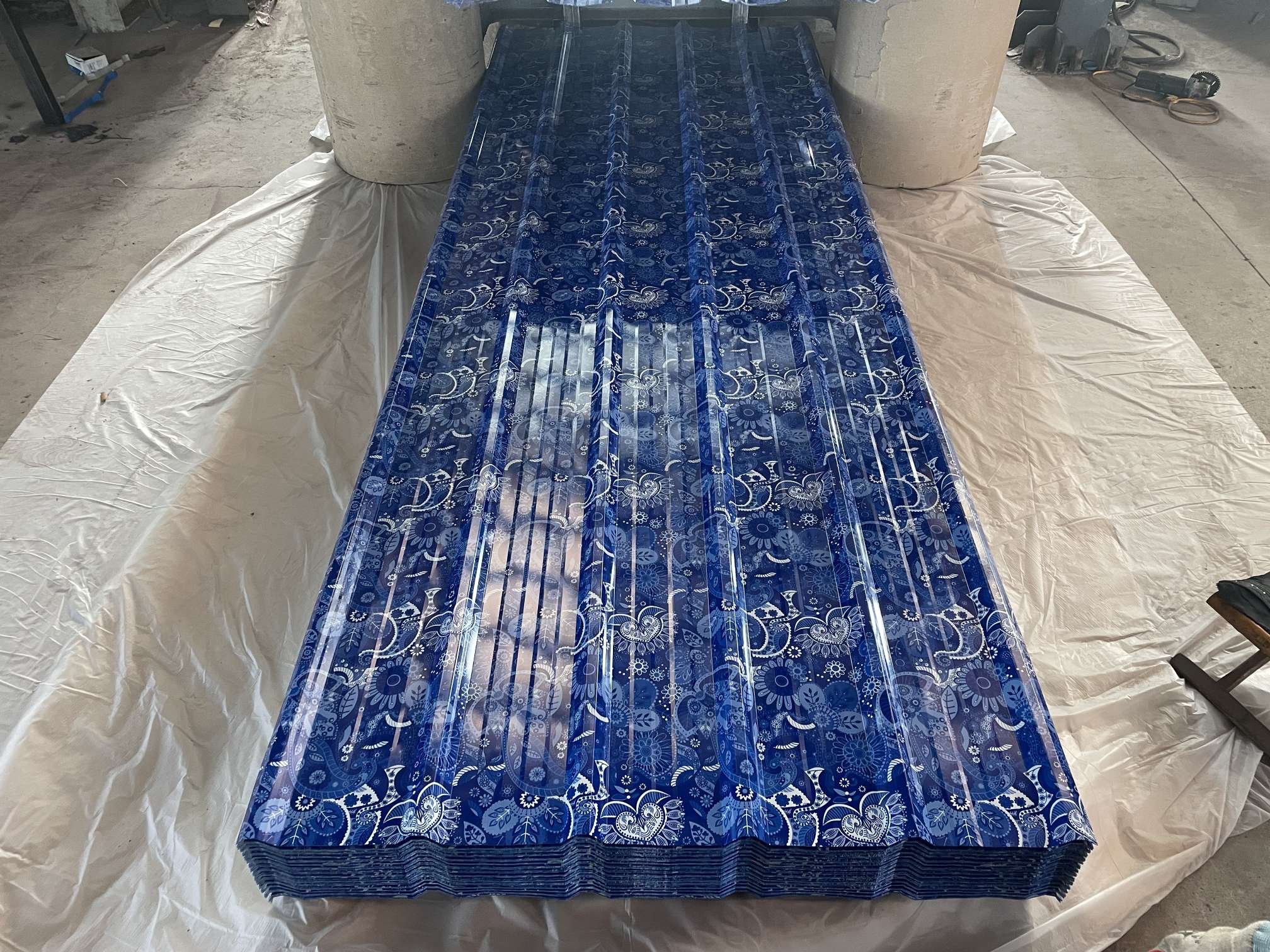 High-quality waterproof color steel coil and color steel tile for building materials, with strong anti-corrosion, wear-resistant and durable properties, and rich colors. Color steel tile, building materials, color steel tile, aluminum Item Picture