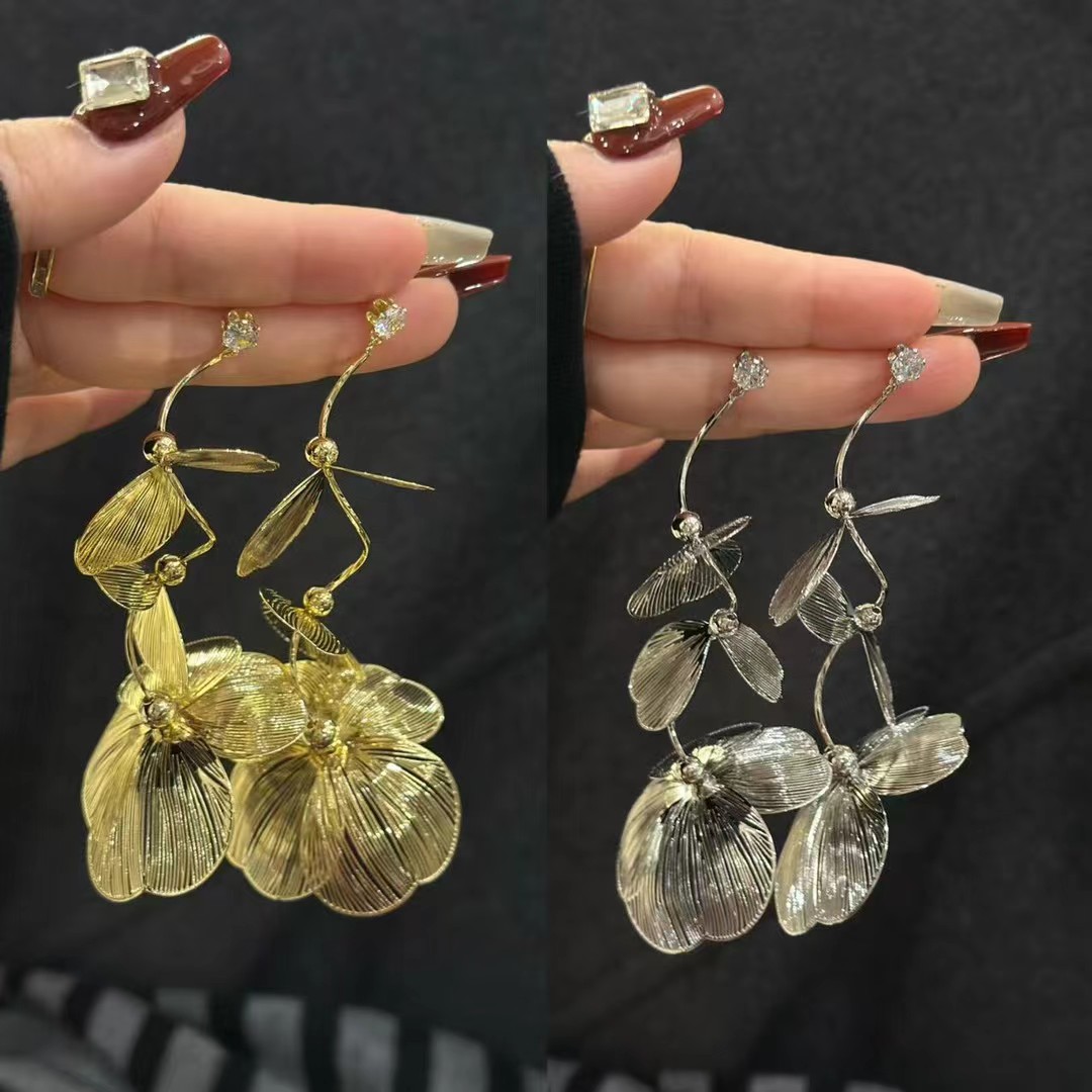 流苏饰品，高级感，耳饰，饰品，百搭。好看。时尚，潮流。饰品欧美风，中古。