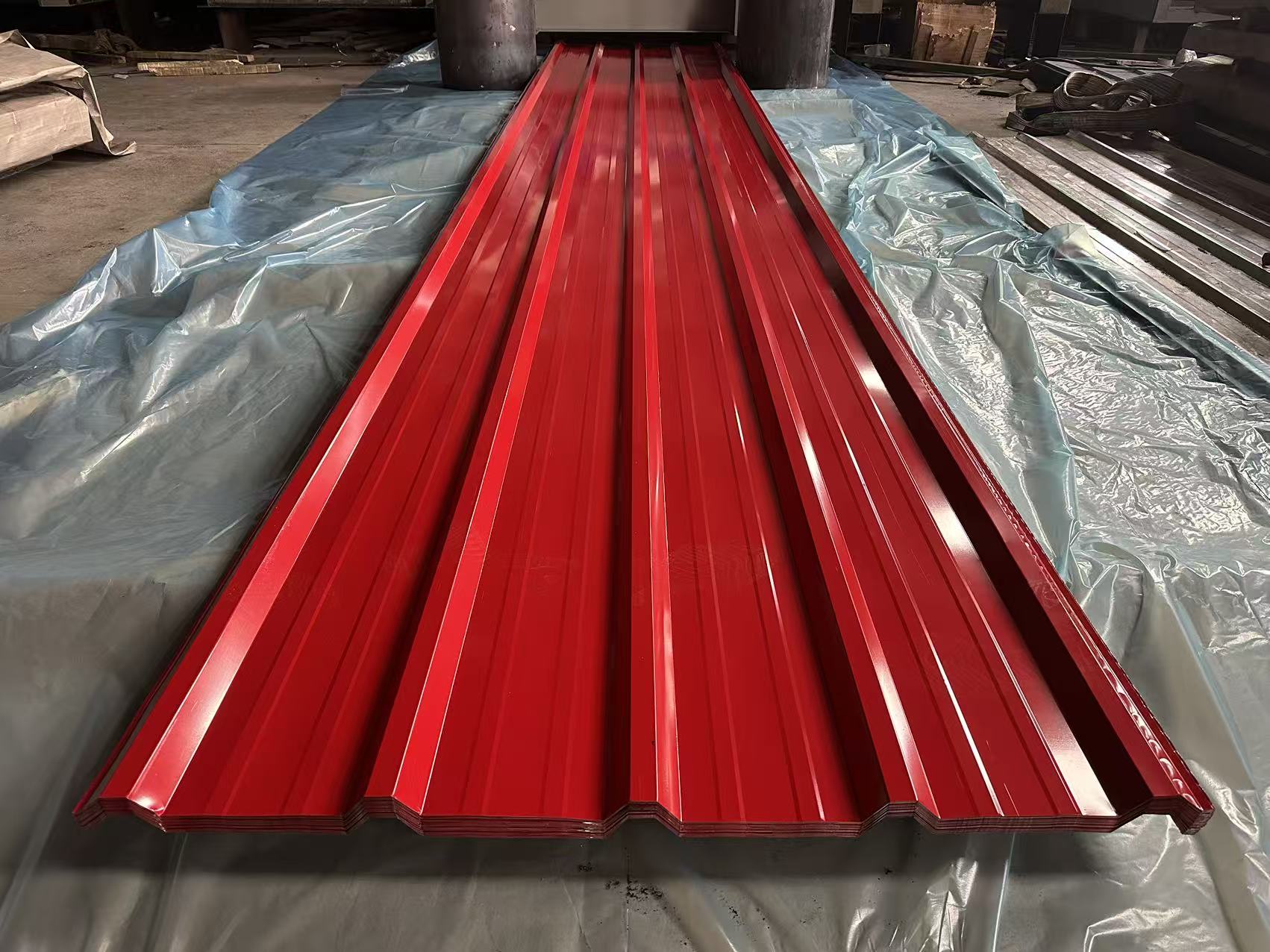 High-quality waterproof color steel coil and color steel tile for building materials, with strong anti-corrosion, wear-resistant and durable properties, and rich colors. Color steel tile, building materials, color steel tile, aluminum Application Scenario