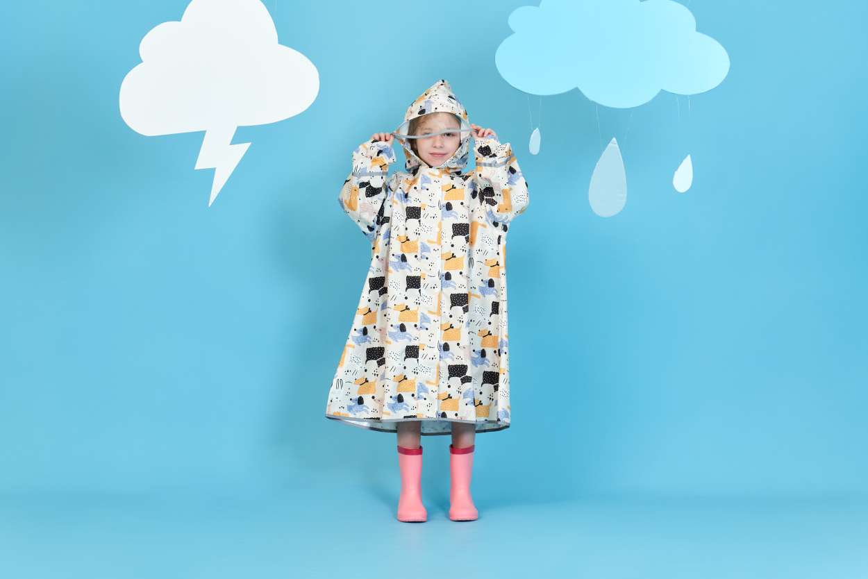 儿童背包雨衣满印卡通图案学生男孩女孩上学通勤反光安全防暴雨多尺码可选环保无气味柔软布料时尚网红宝妈必选雨衣【安静柴犬】