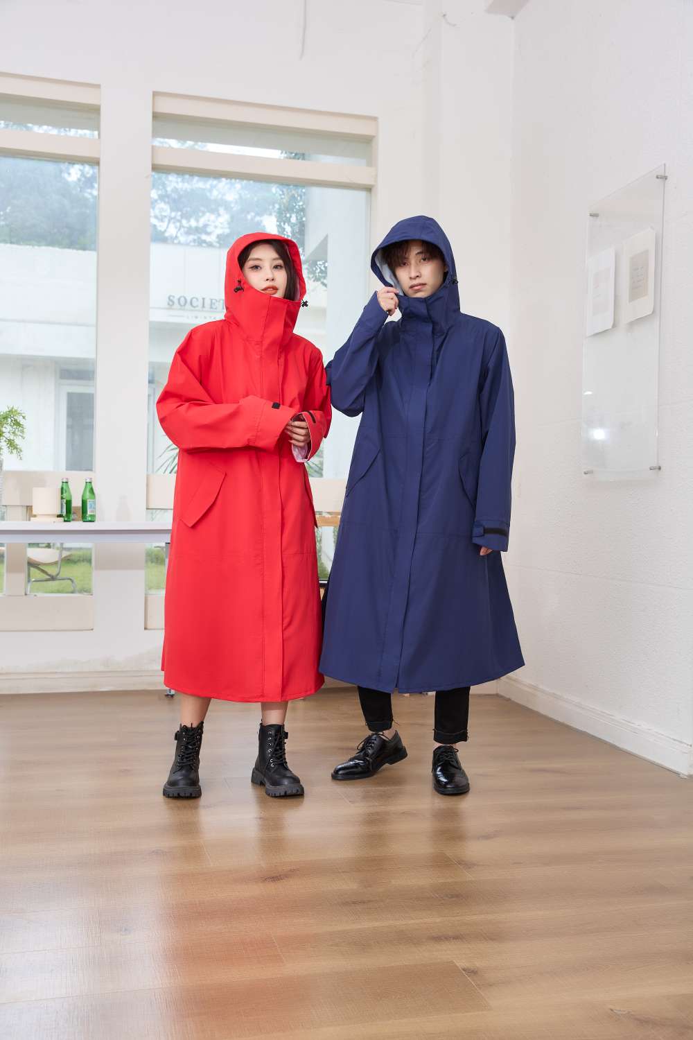 长款时尚雨衣塔斯隆覆膜面料多巴胺色系四色现货雨衣产品图