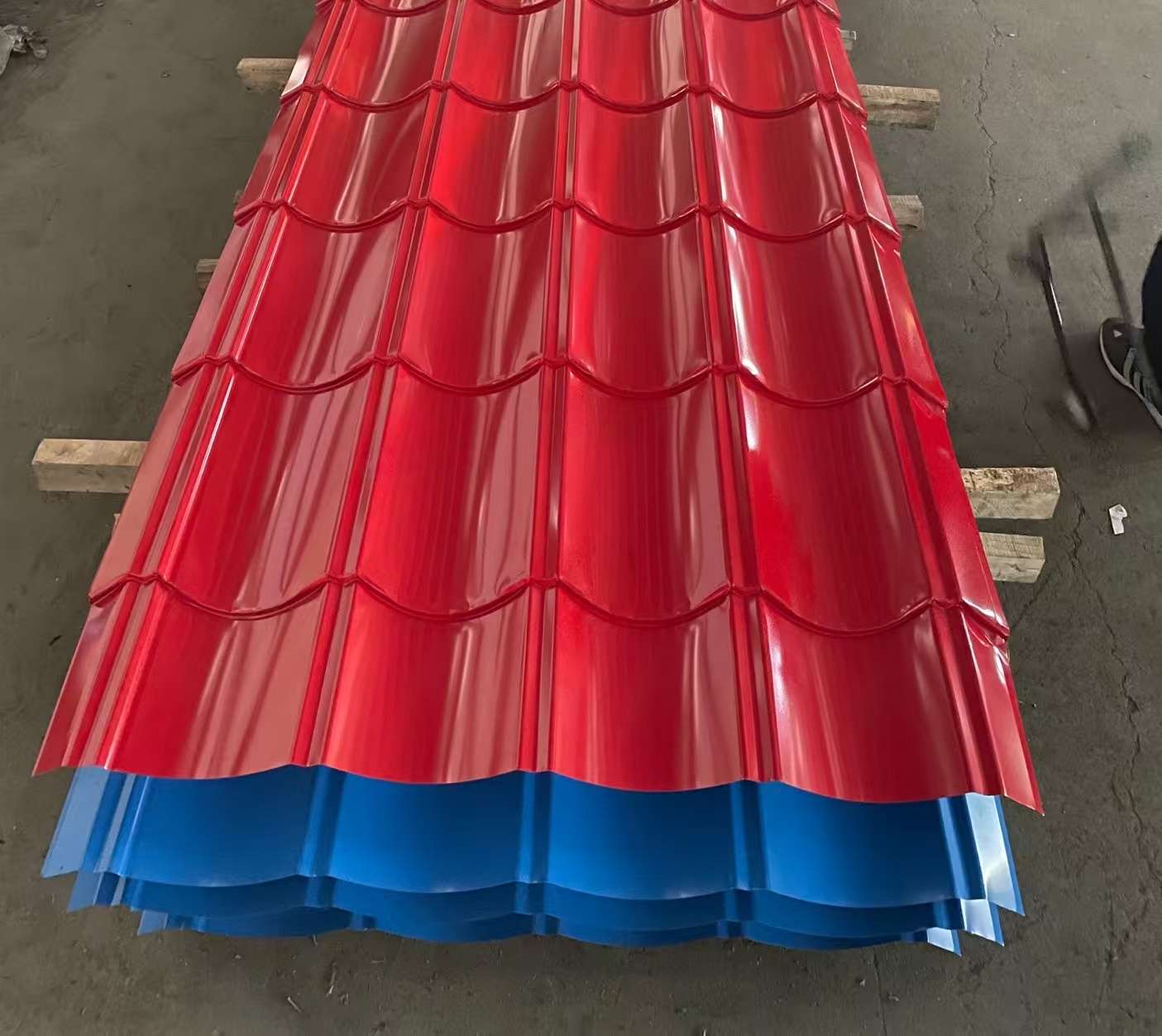 High-quality waterproof color steel coil and color steel tile for building materials, with strong anti-corrosion, wear-resistant and durable properties, and rich colors. Color steel tile, building materials, color steel tile, aluminum detail image 8