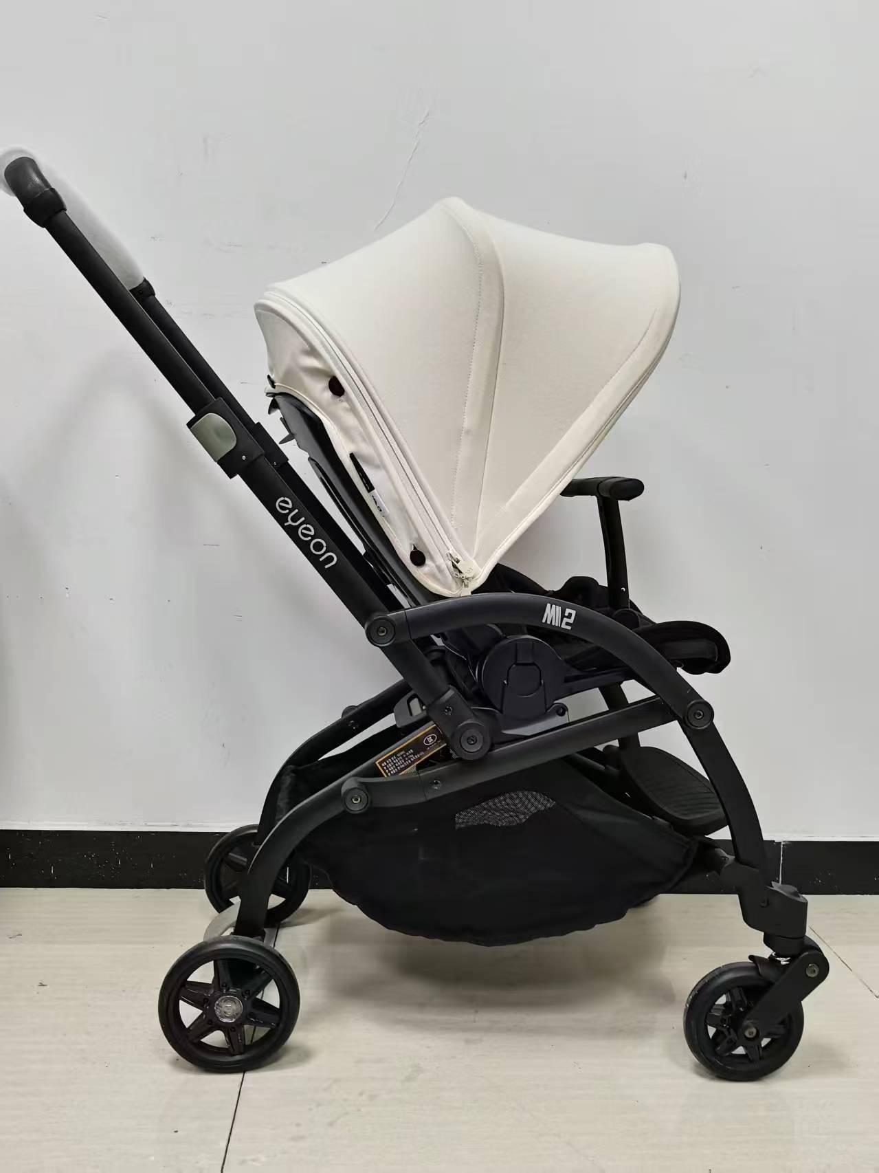 The baby stroller has a seat that can be redirected and is a pocket stroller Specification image